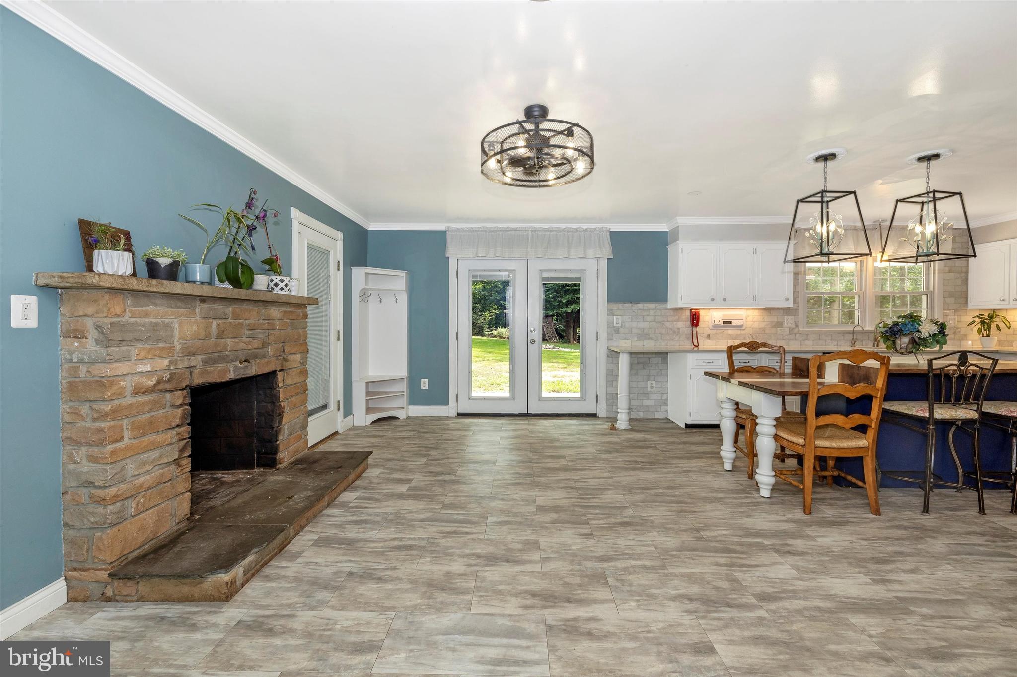 8 Clearwater Ct