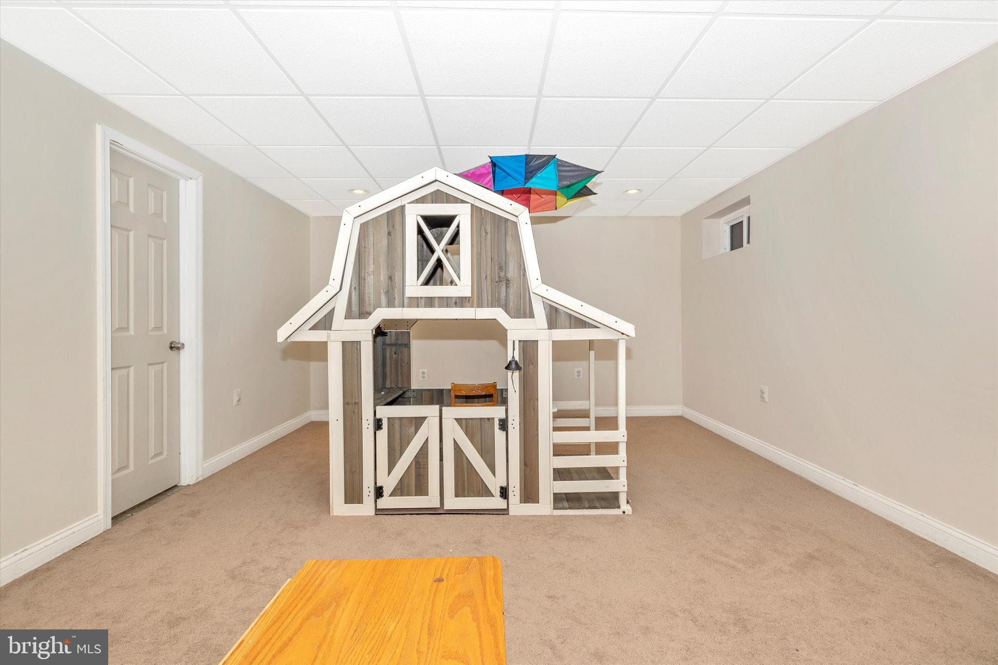 8 Clearwater Ct
