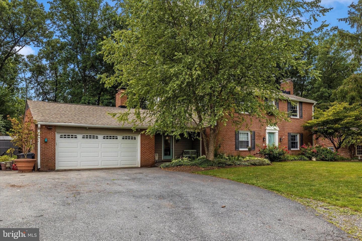 8 Clearwater Ct