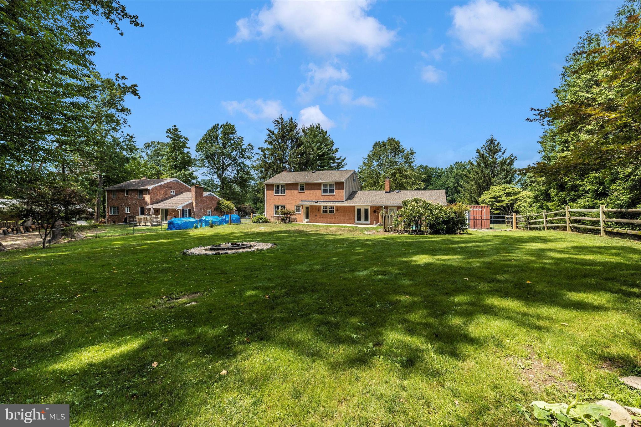 8 Clearwater Ct