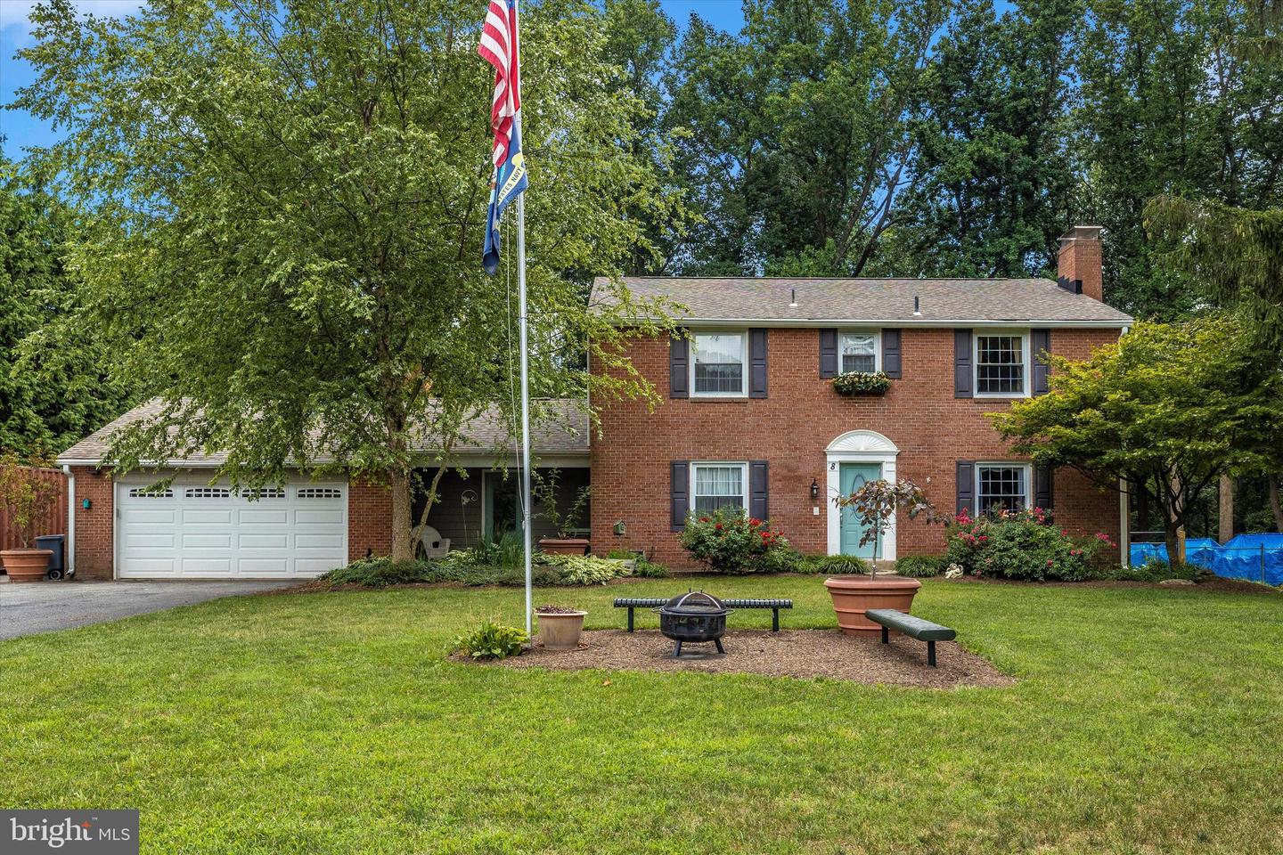 8 Clearwater Ct