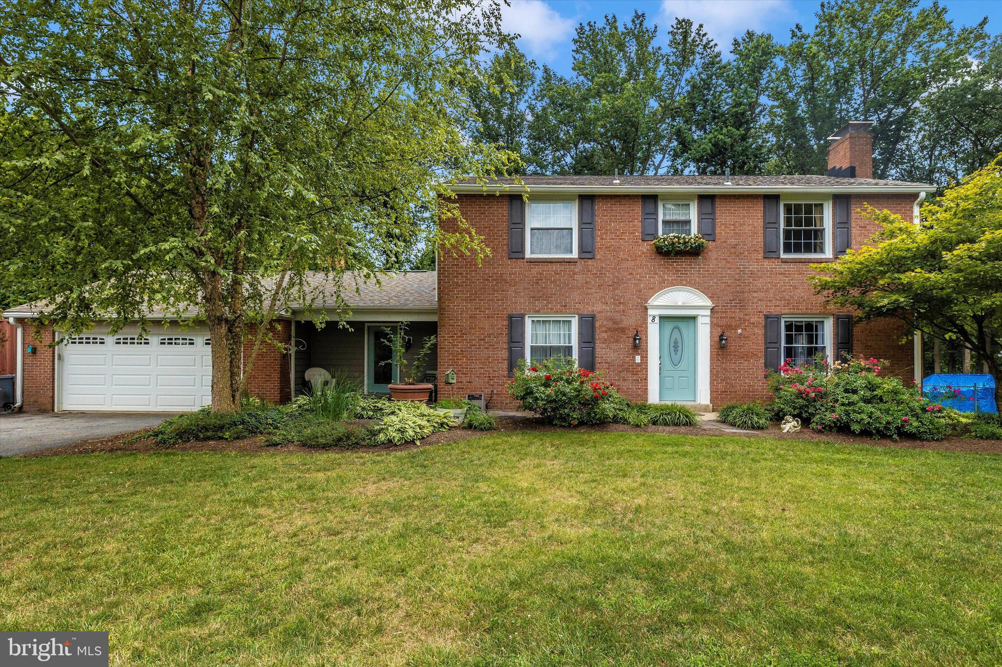 8 Clearwater Ct