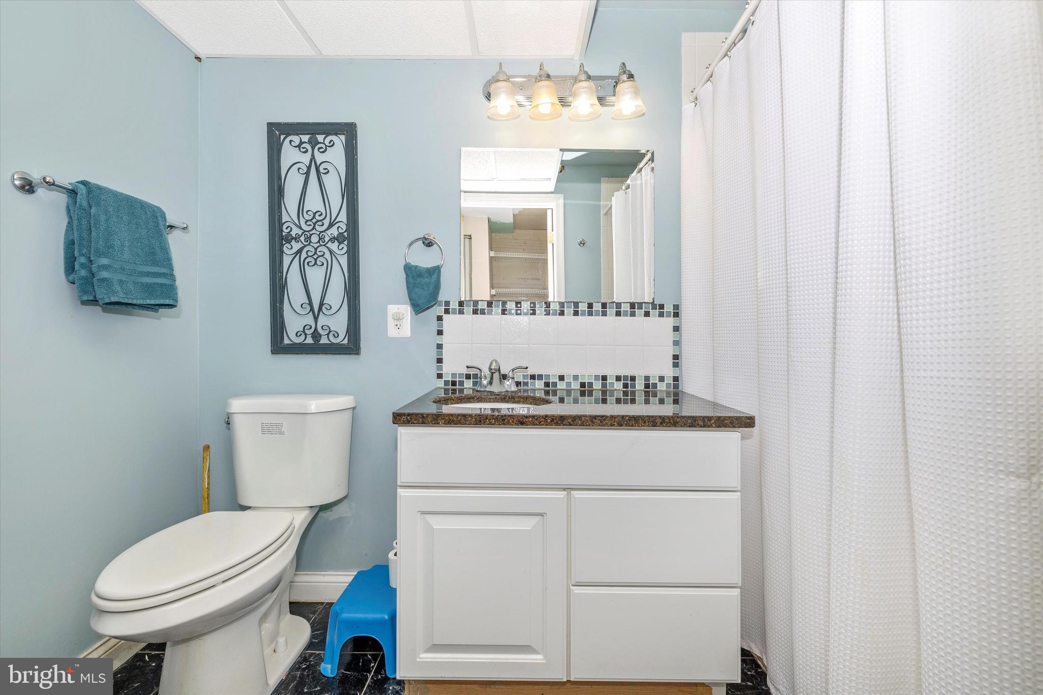 8 Clearwater Ct