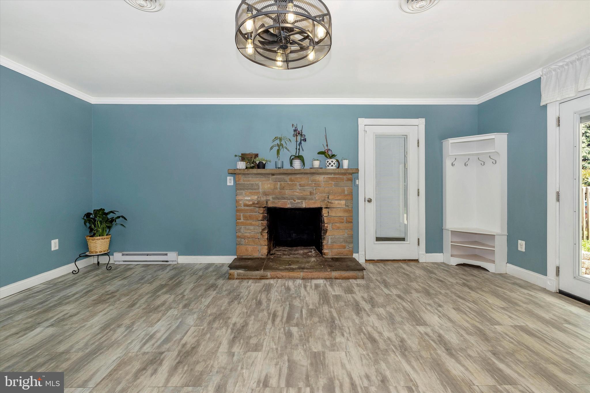 8 Clearwater Ct