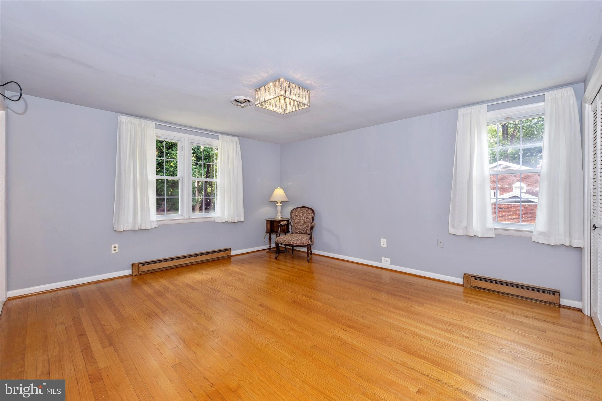 8 Clearwater Ct