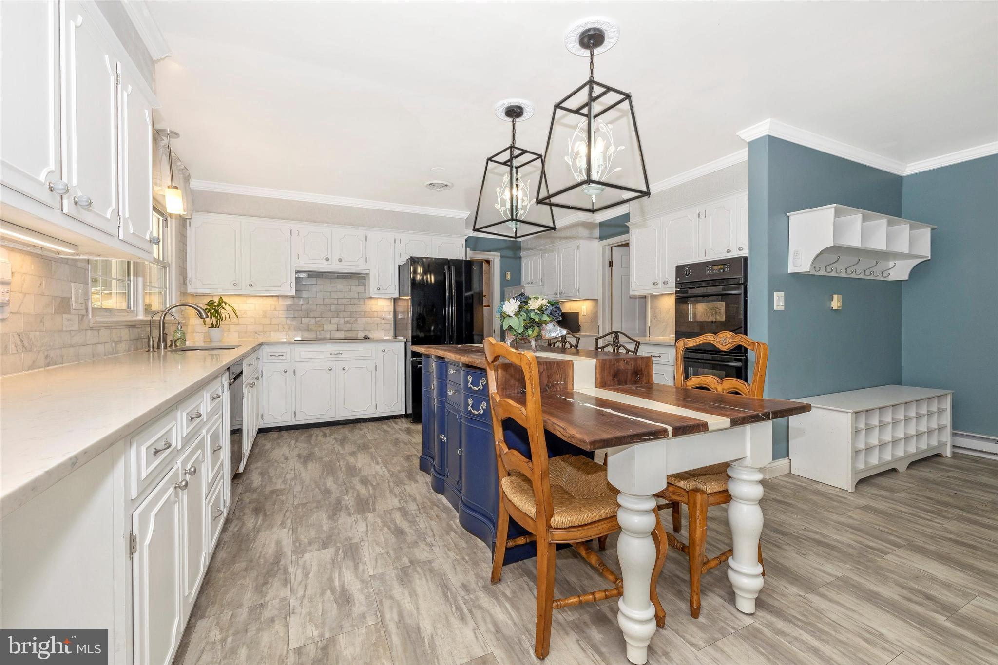 8 Clearwater Ct