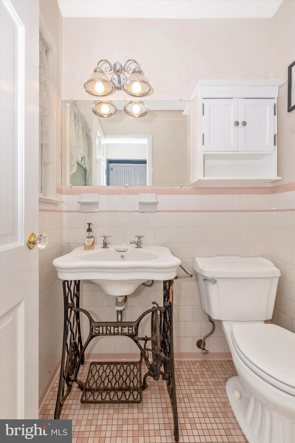 8 Clearwater Ct
