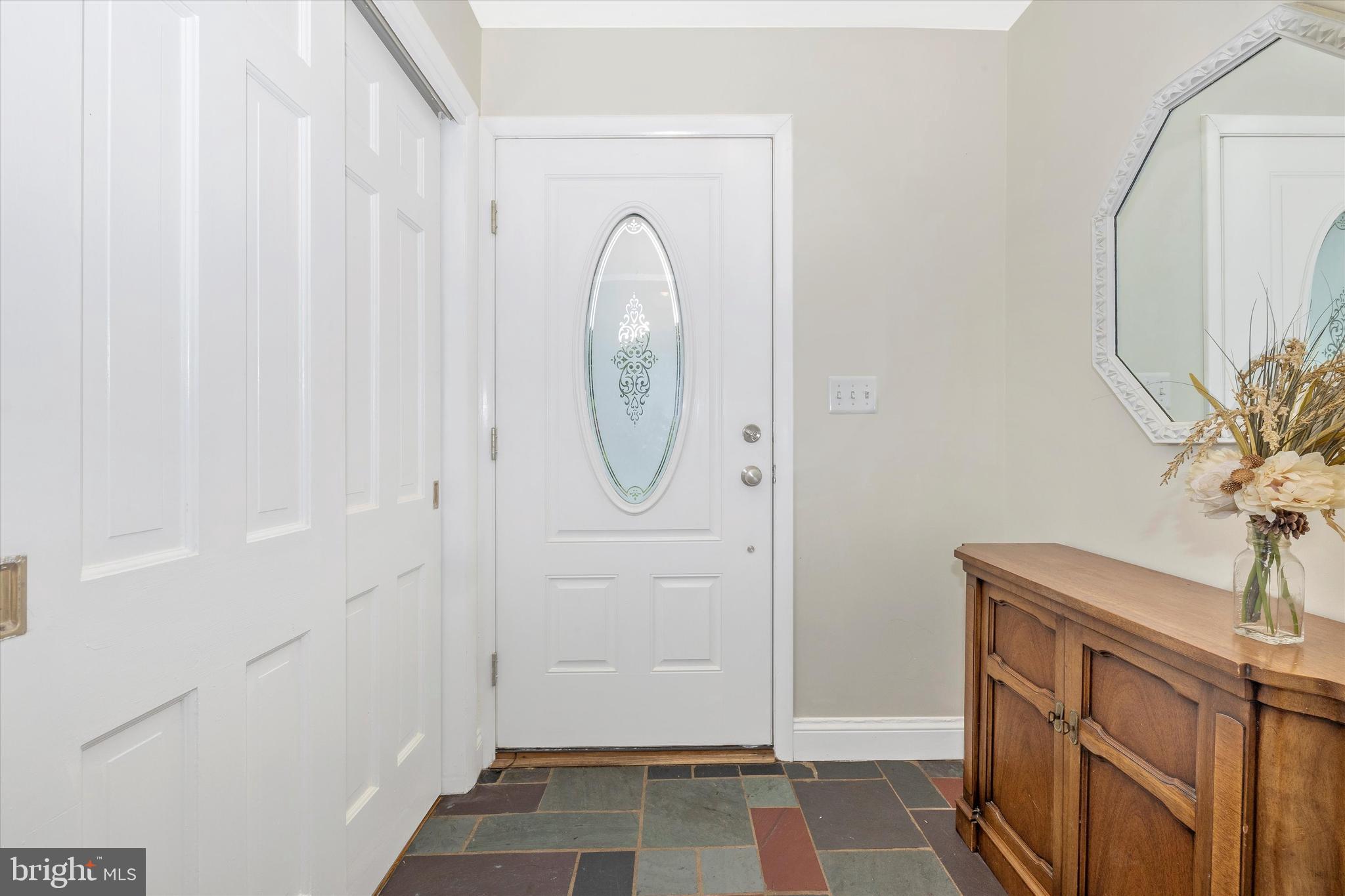 8 Clearwater Ct