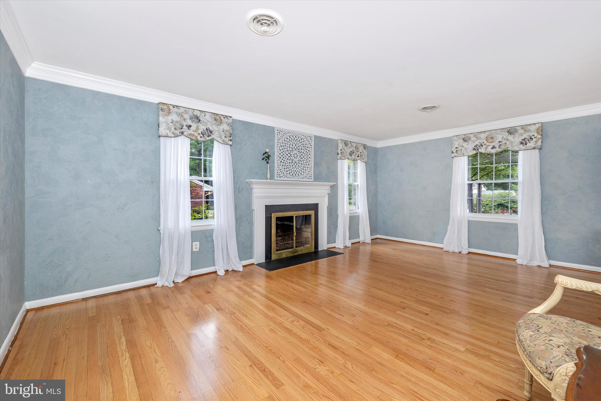 8 Clearwater Ct