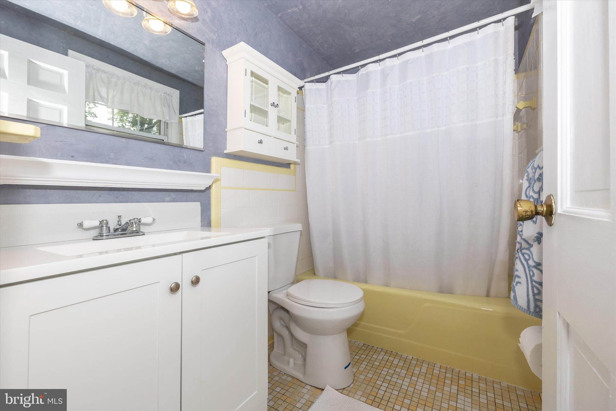 8 Clearwater Ct