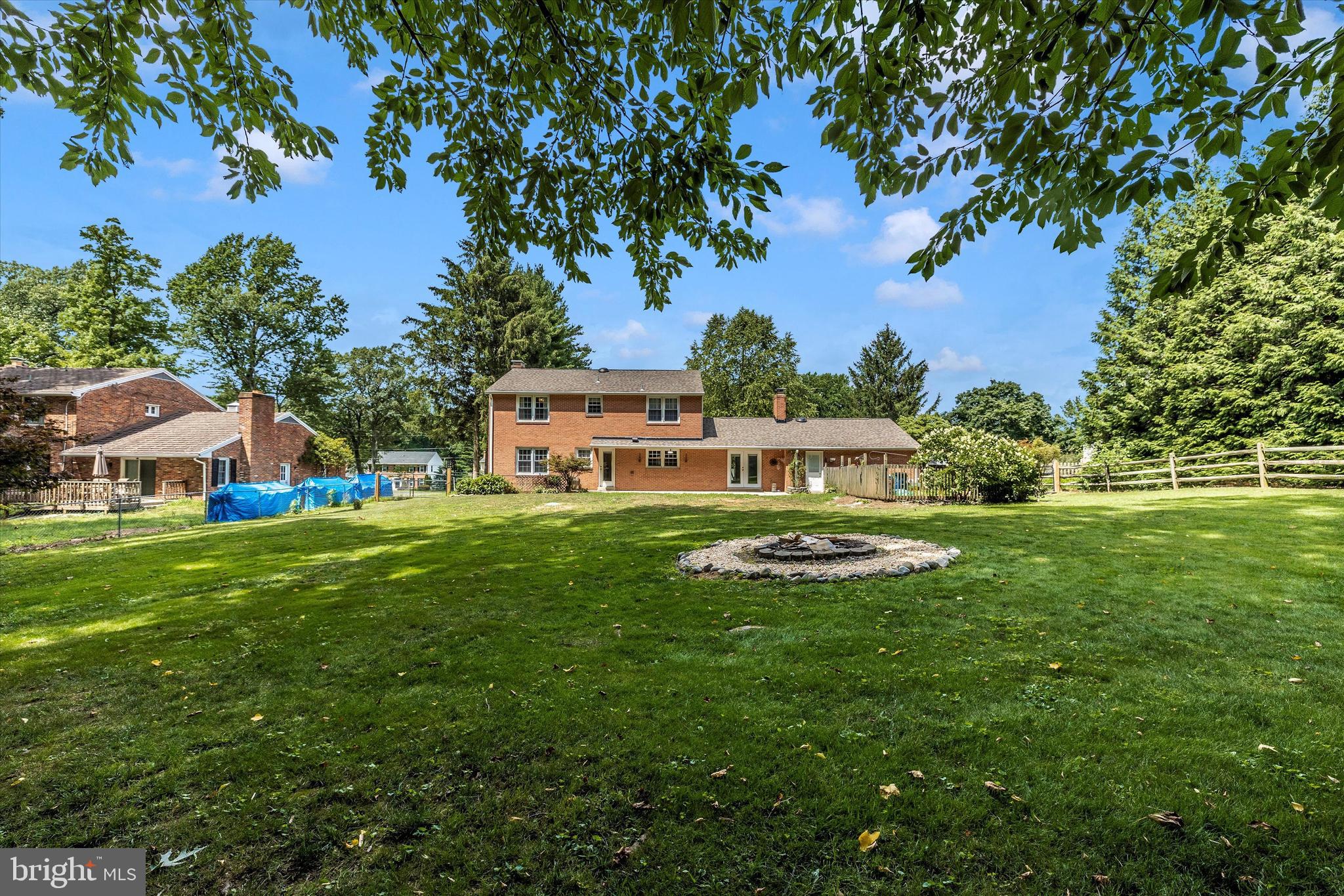 8 Clearwater Ct