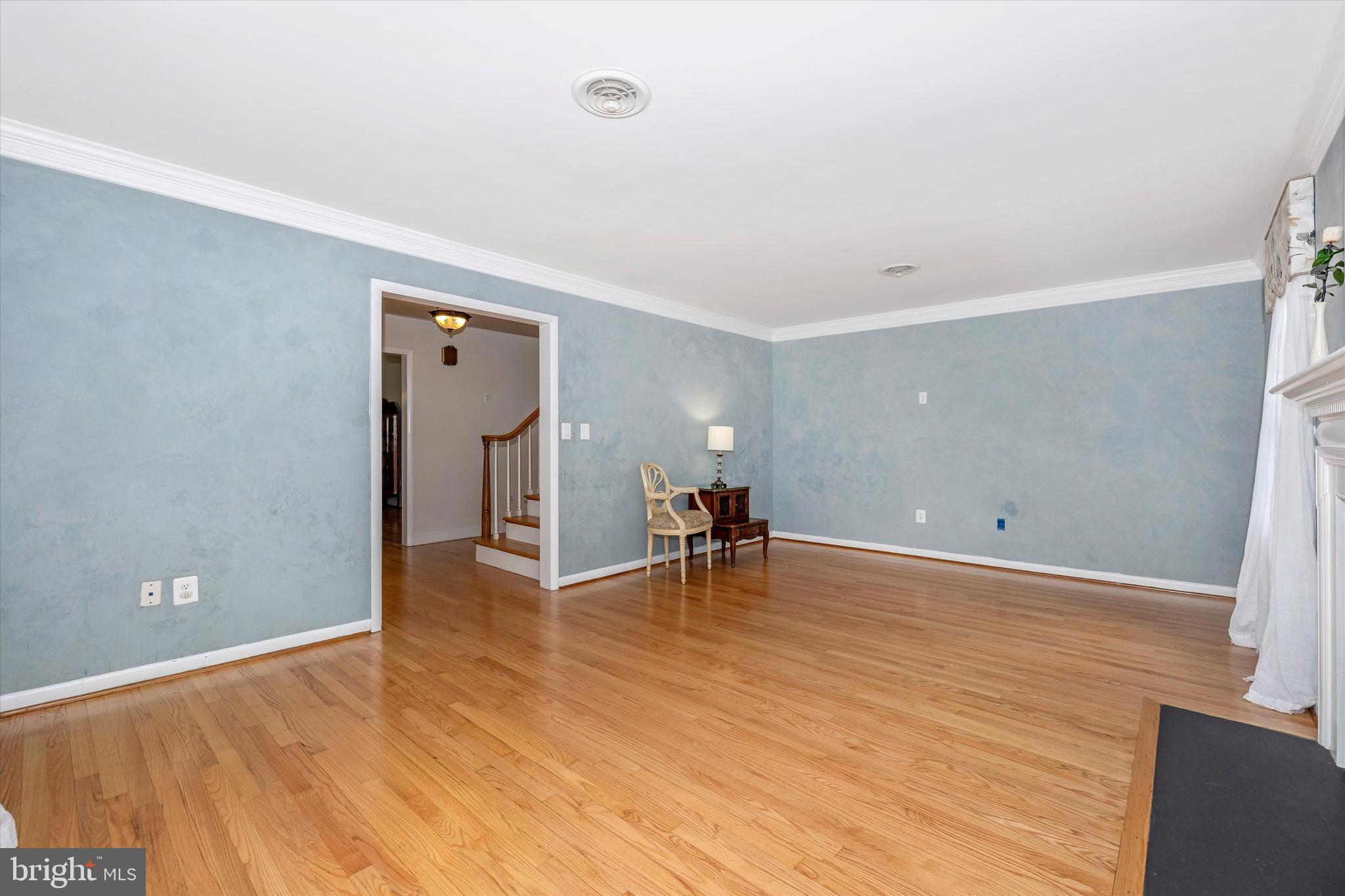 8 Clearwater Ct