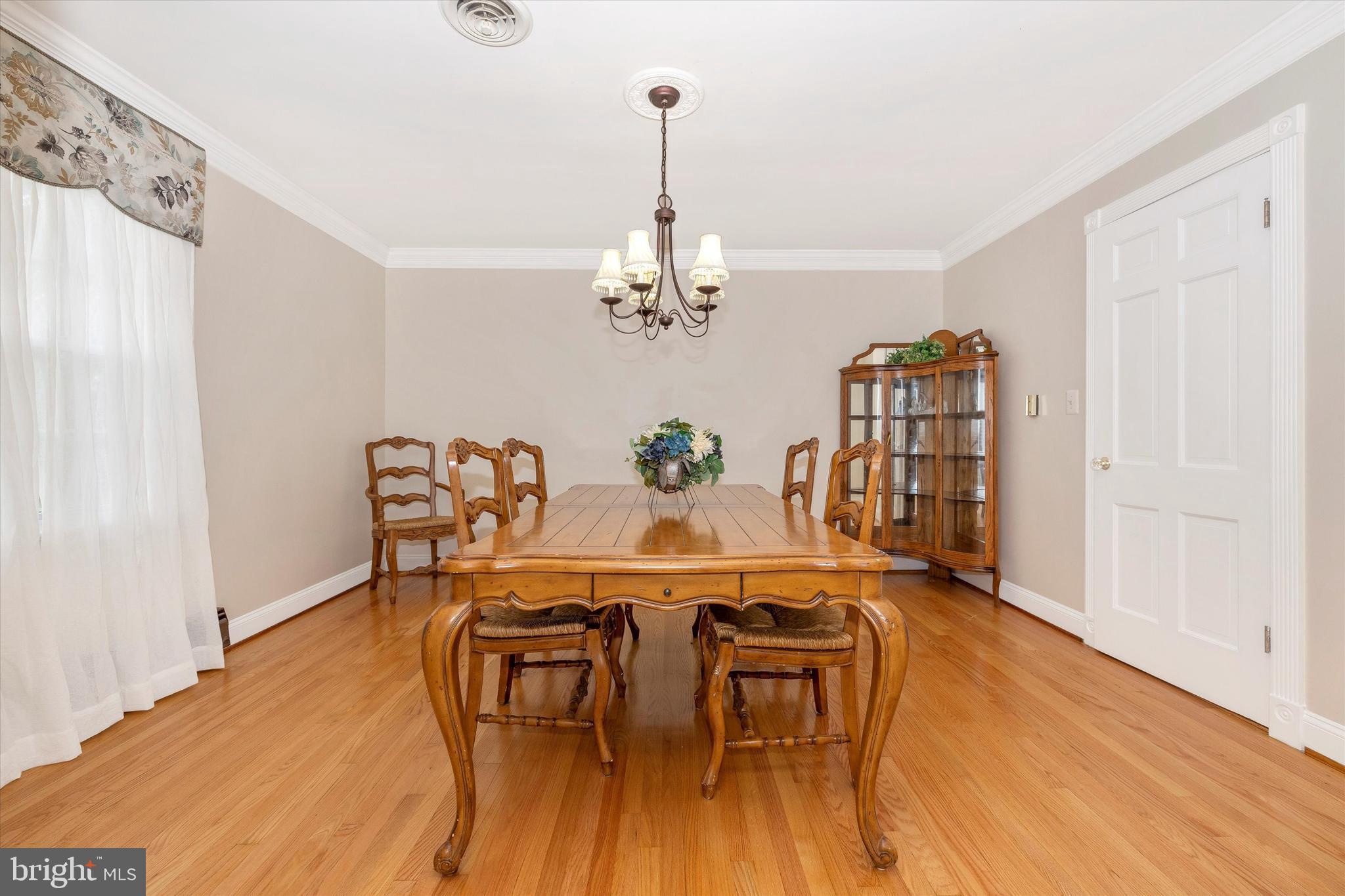 8 Clearwater Ct