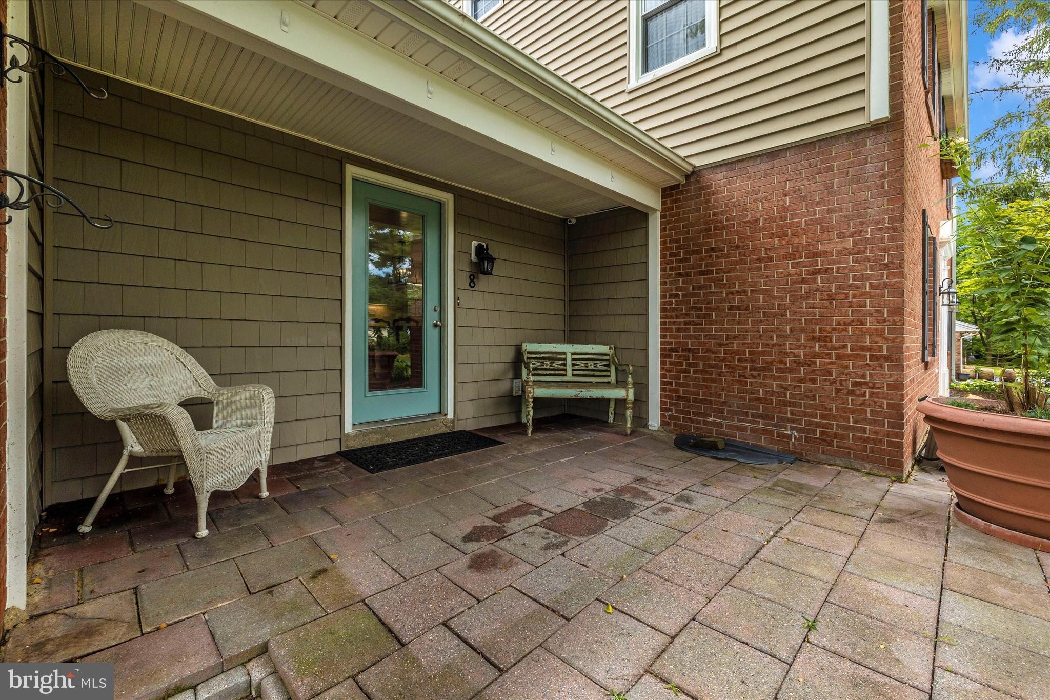 8 Clearwater Ct