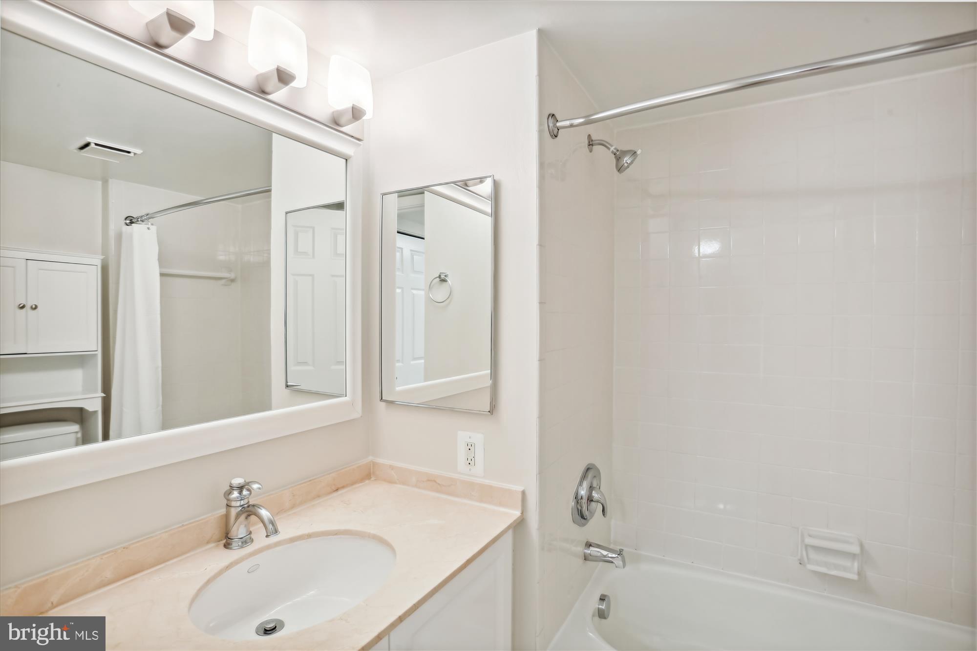 10101 GROSVENOR PLACE 218