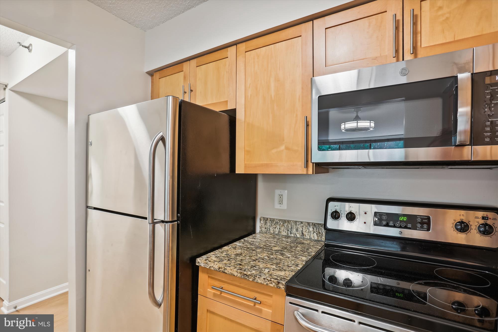 10101 GROSVENOR PLACE 218