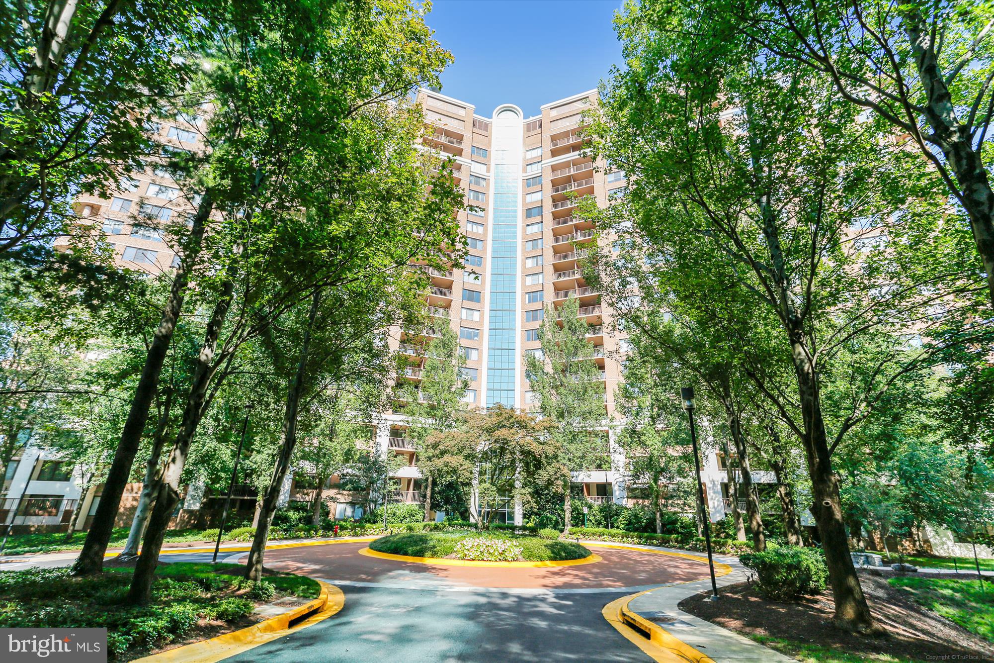 10101 GROSVENOR PLACE 218