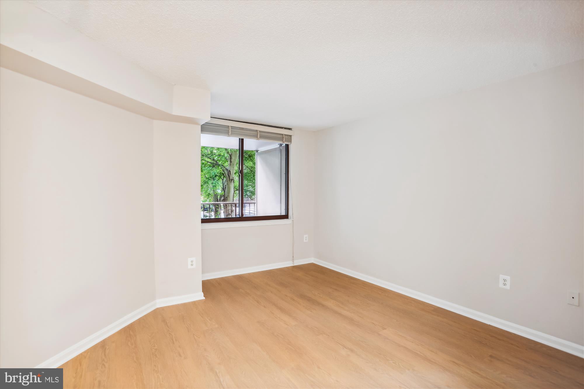 10101 GROSVENOR PLACE 218