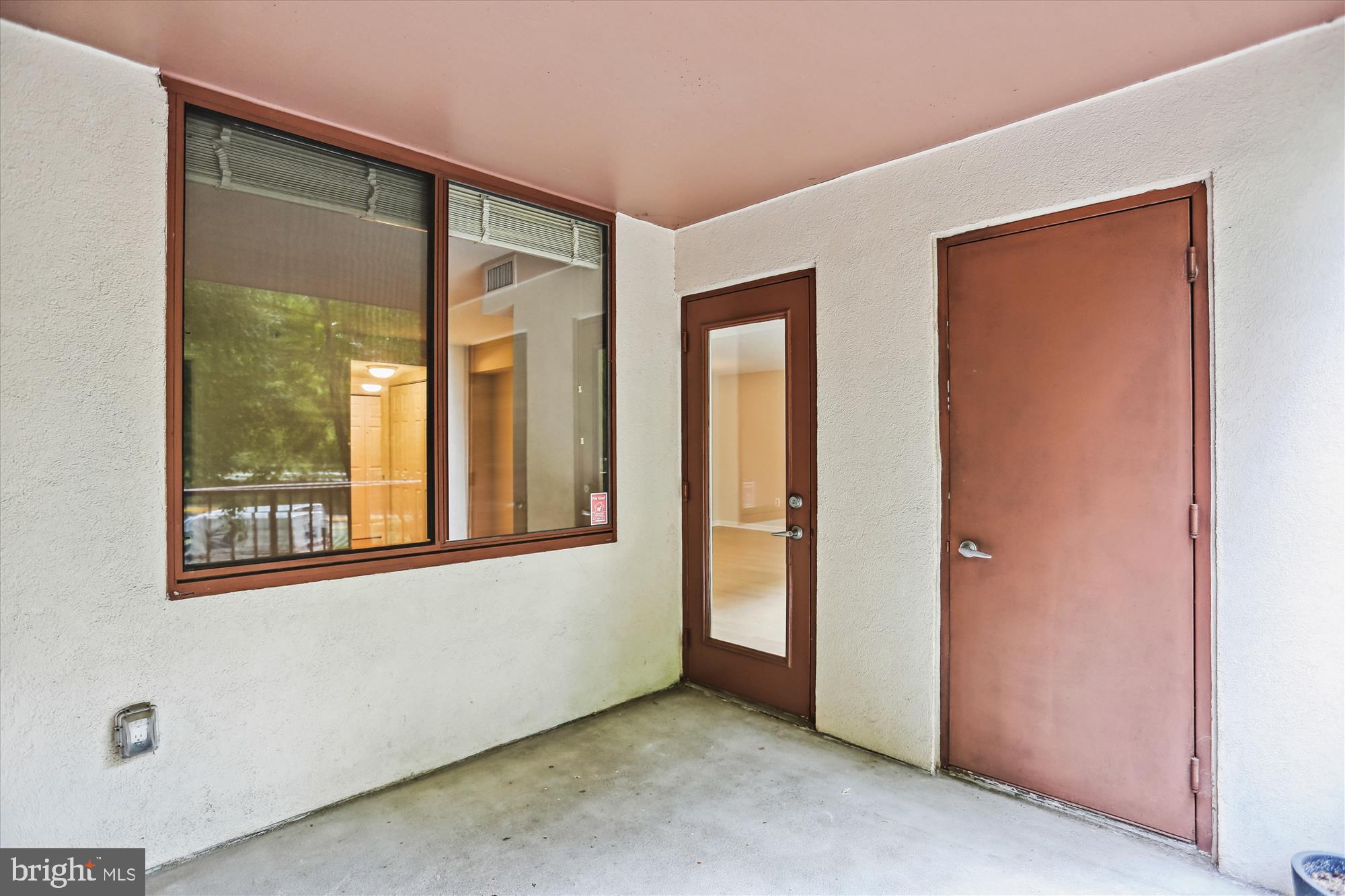 10101 GROSVENOR PLACE 218