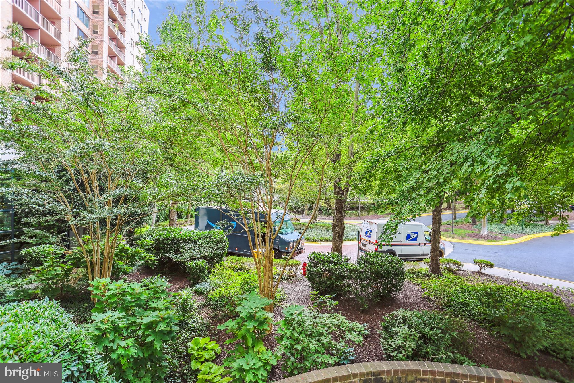 10101 GROSVENOR PLACE 218