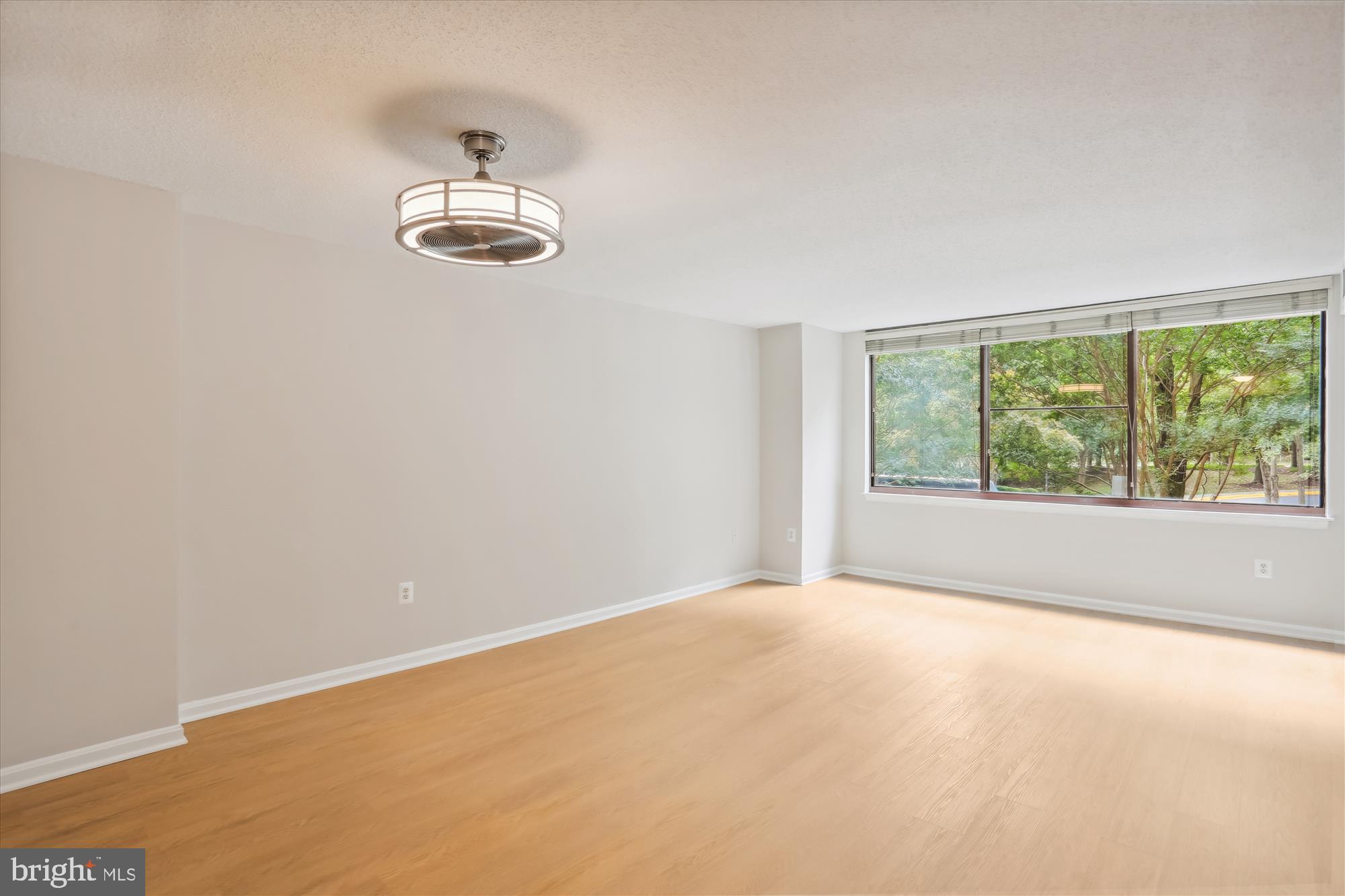 10101 GROSVENOR PLACE 218