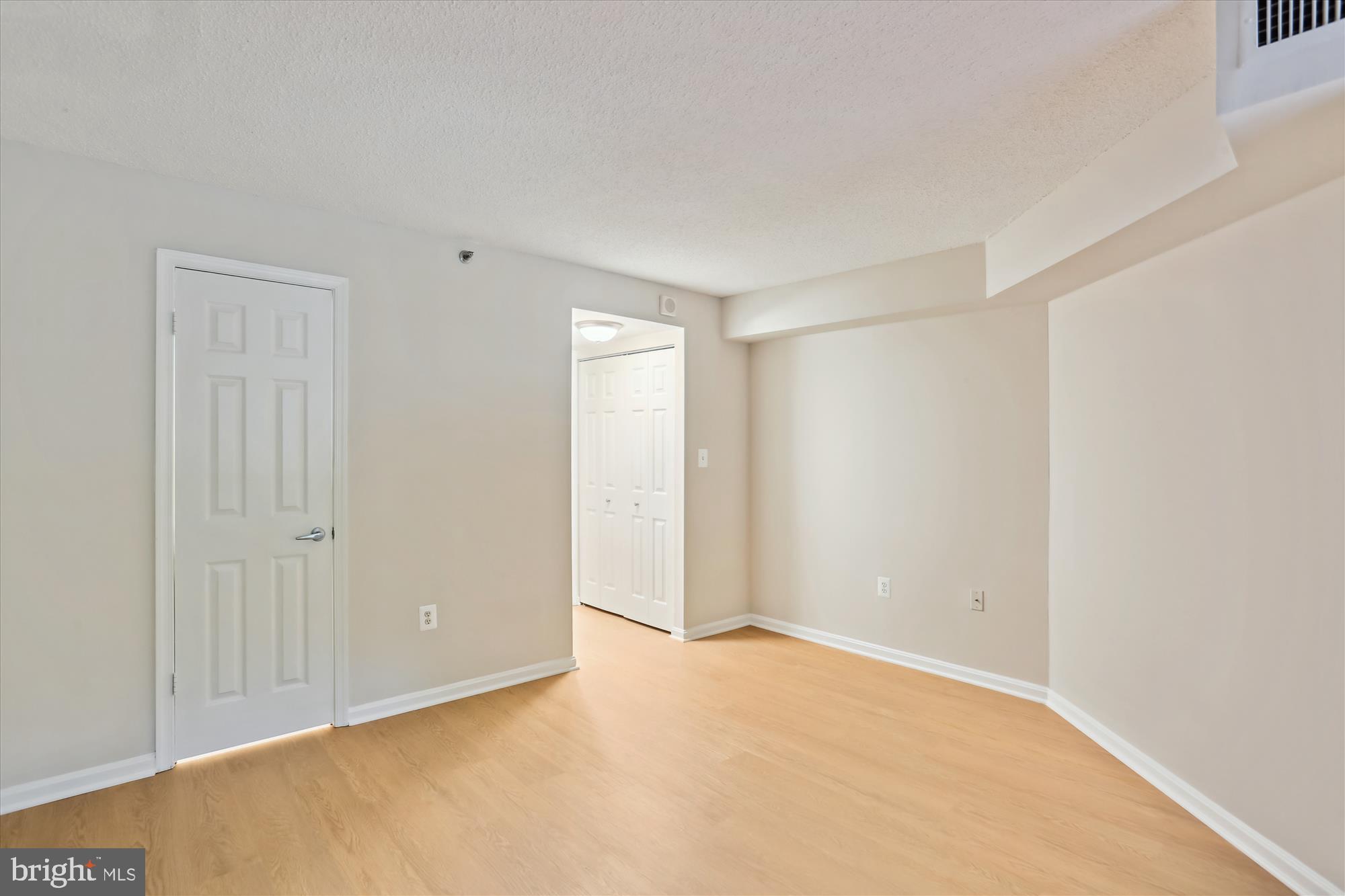10101 GROSVENOR PLACE 218
