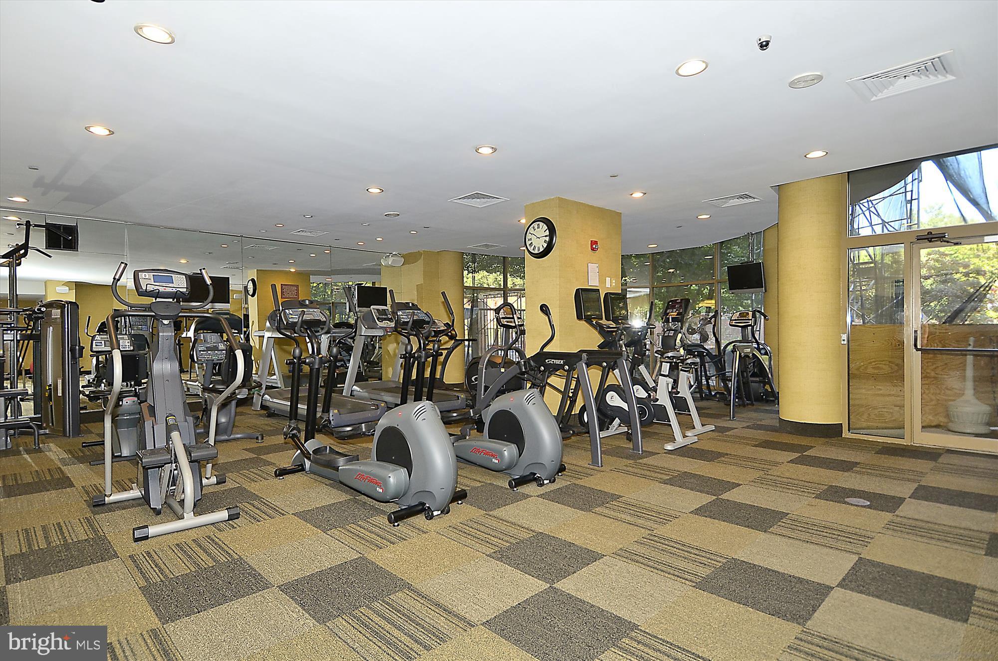 10101 GROSVENOR PLACE 218