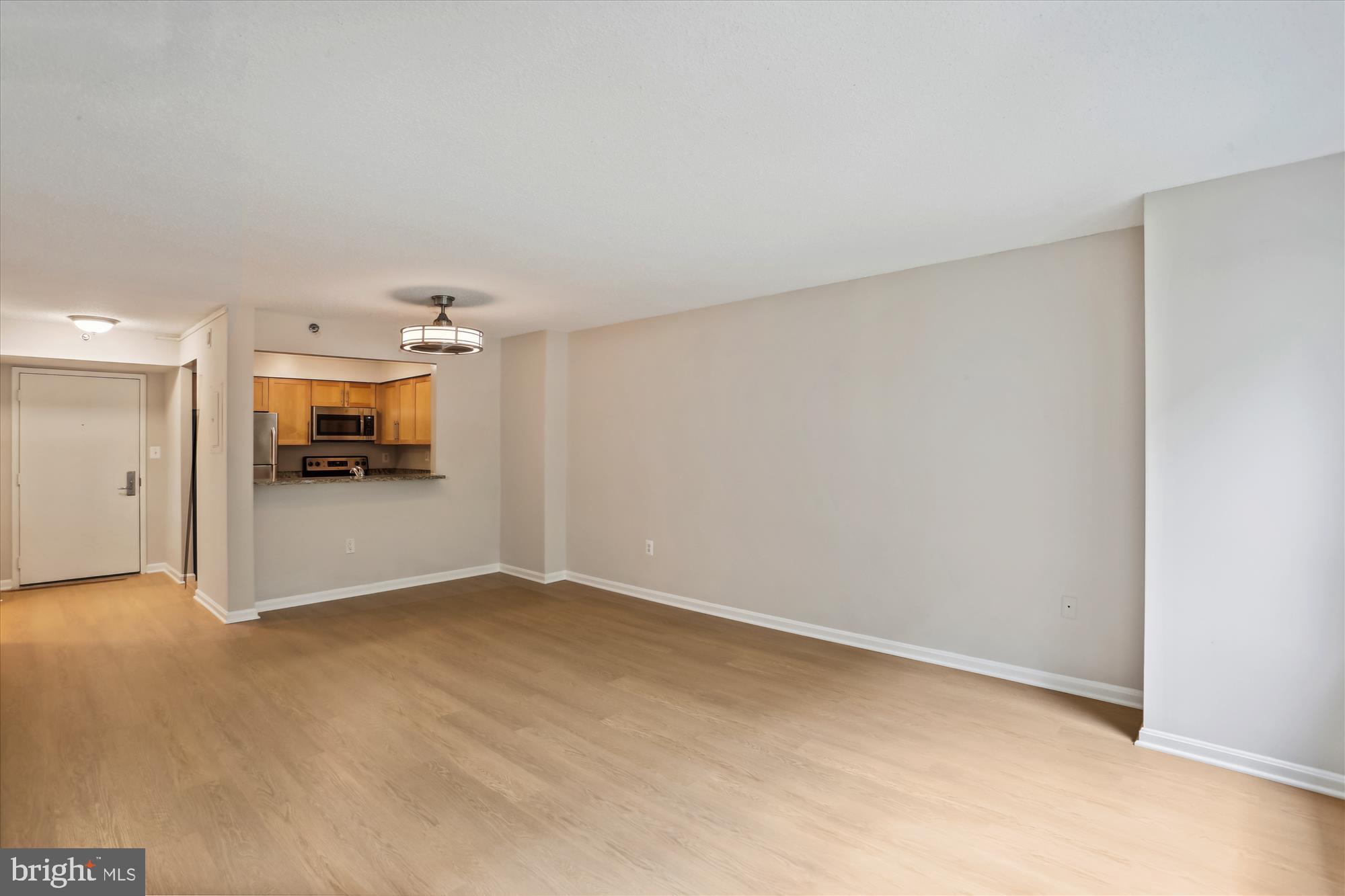 10101 GROSVENOR PLACE 218