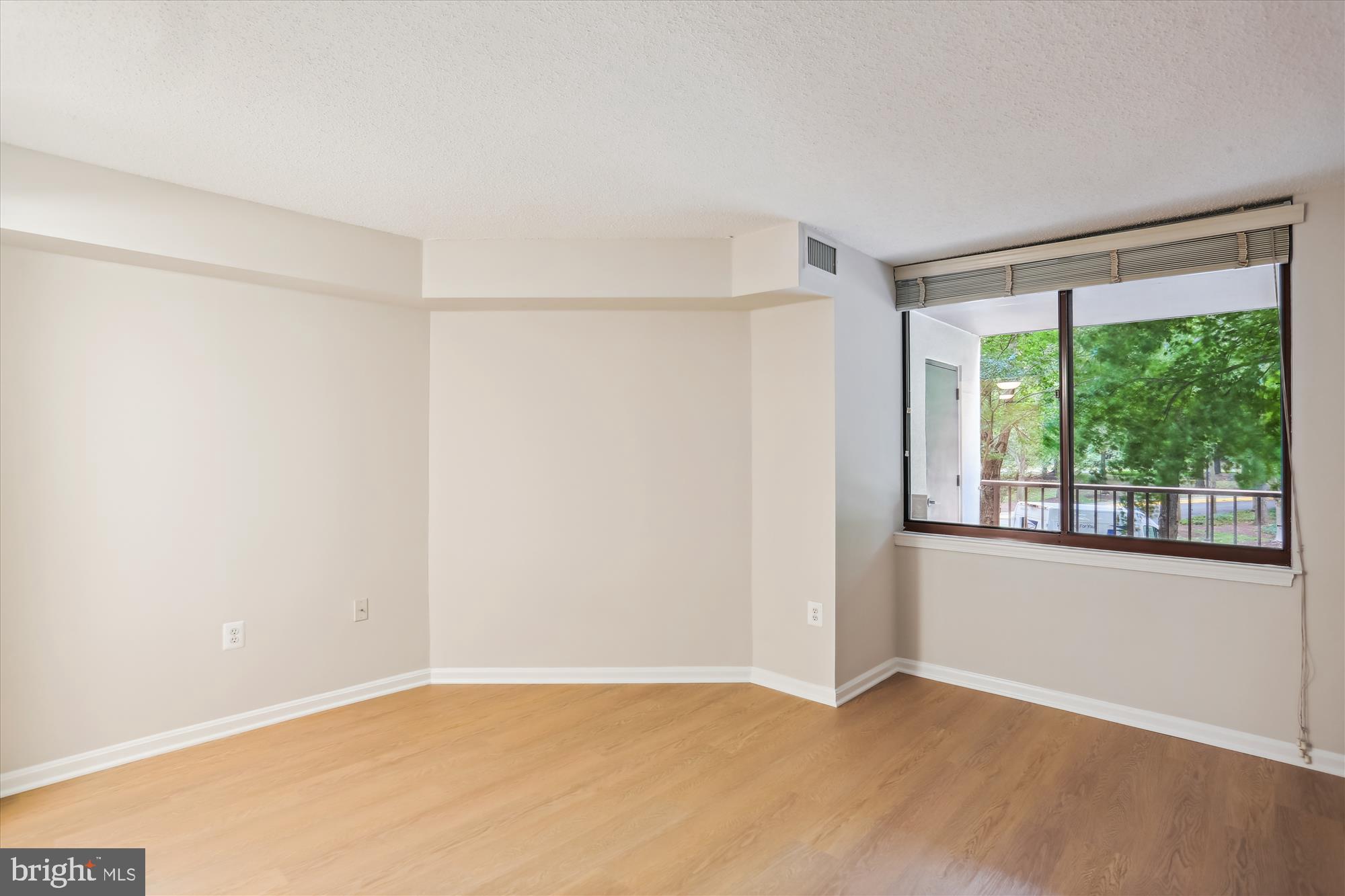 10101 GROSVENOR PLACE 218