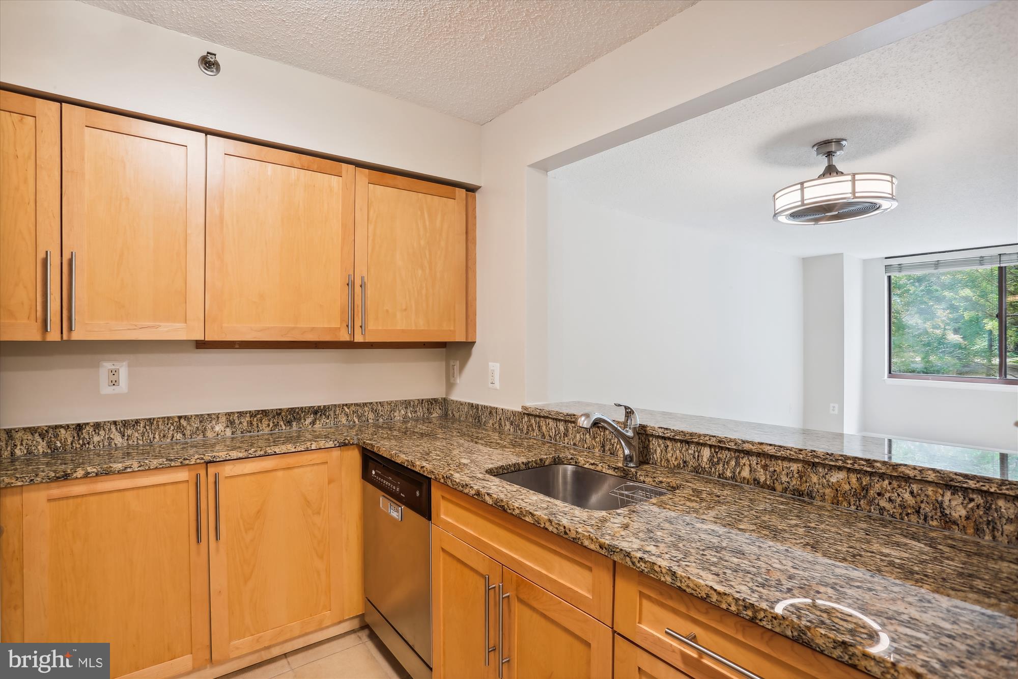 10101 GROSVENOR PLACE 218