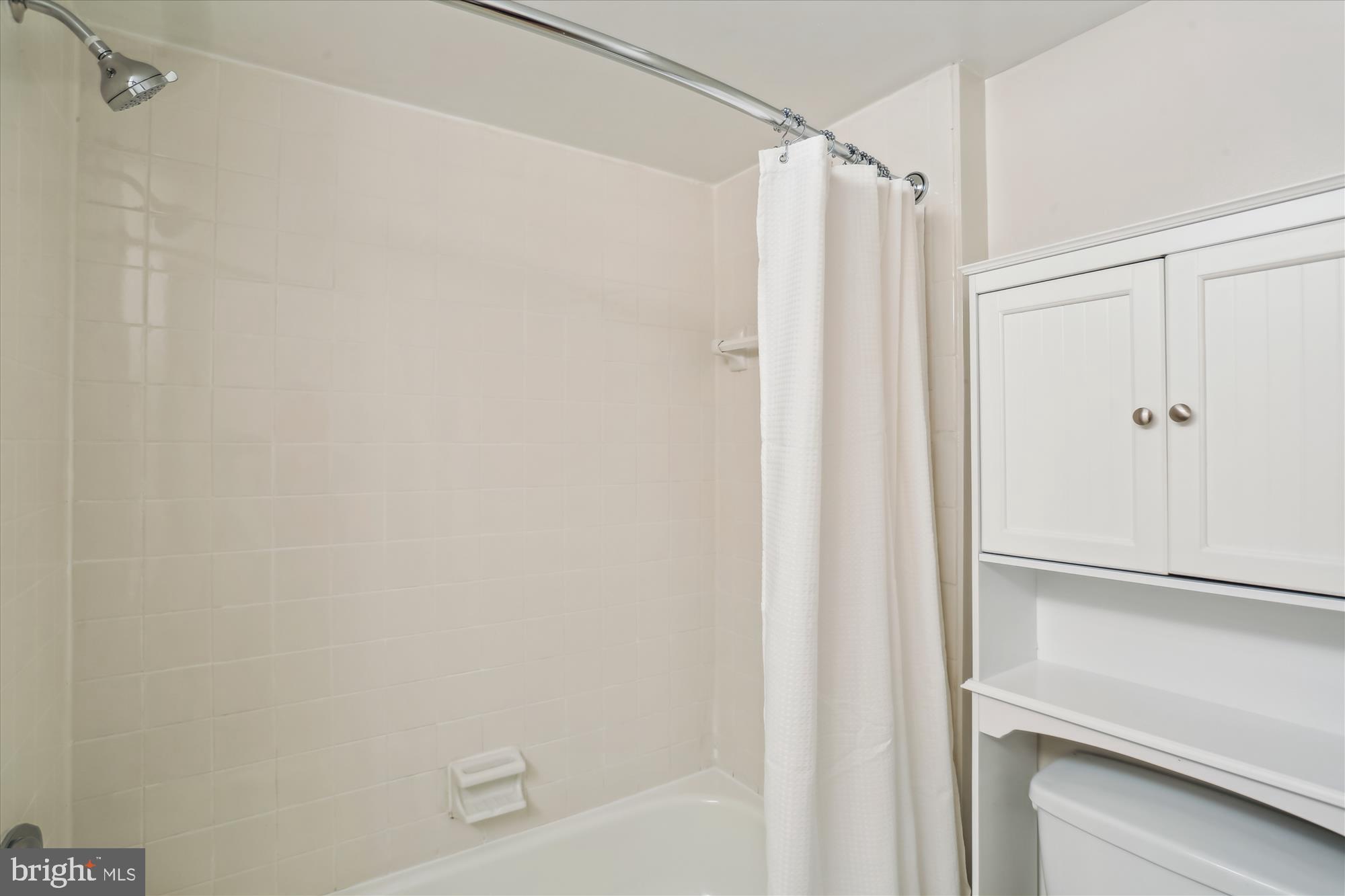 10101 GROSVENOR PLACE 218