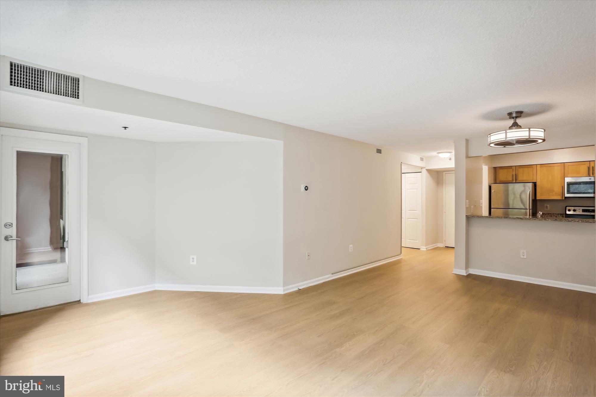 10101 GROSVENOR PLACE 218