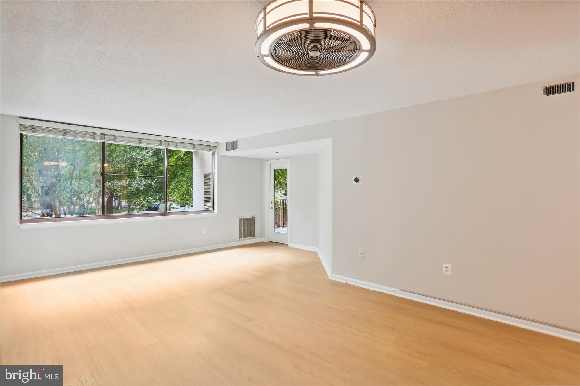 10101 GROSVENOR PLACE 218