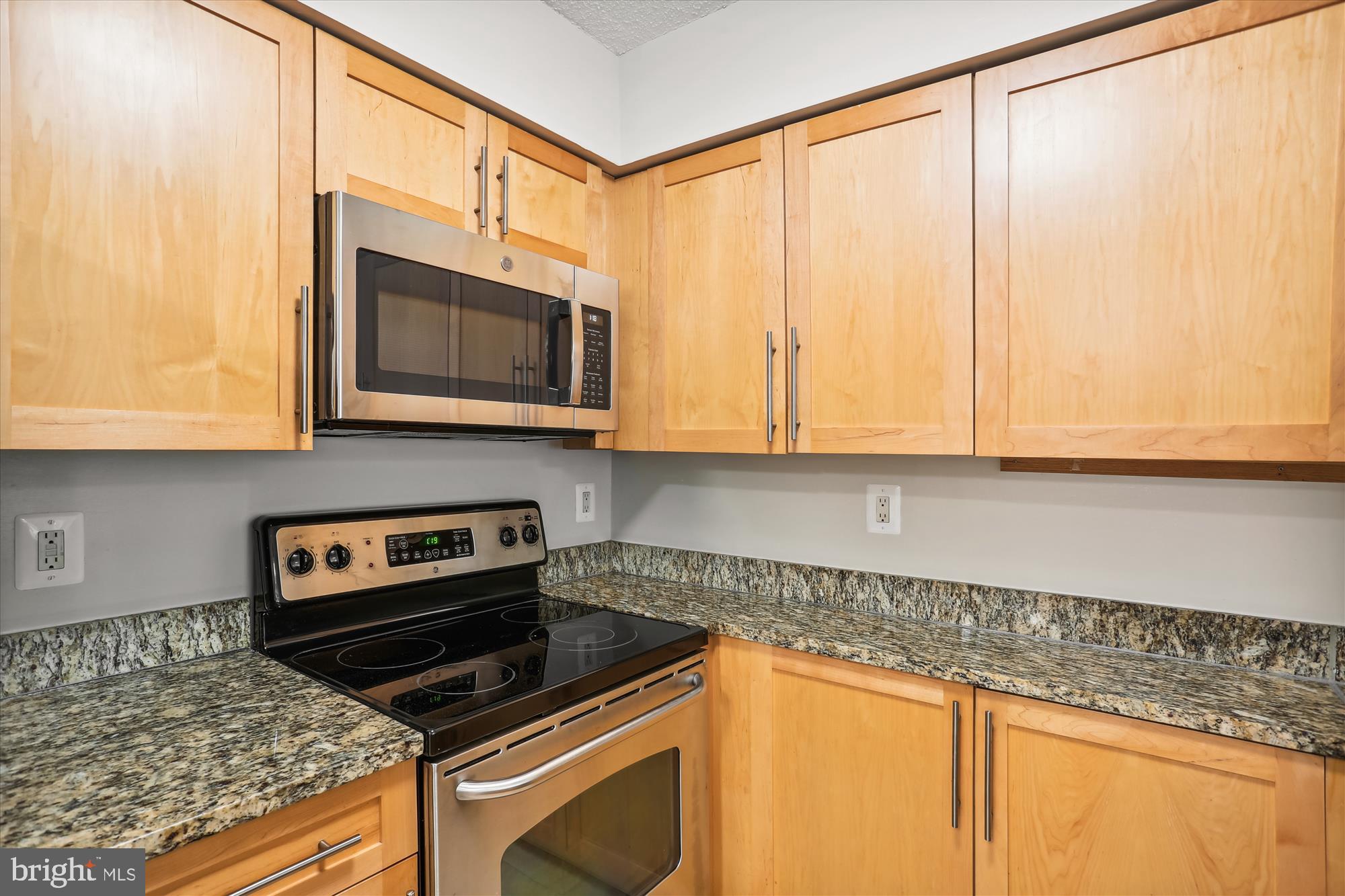 10101 GROSVENOR PLACE 218