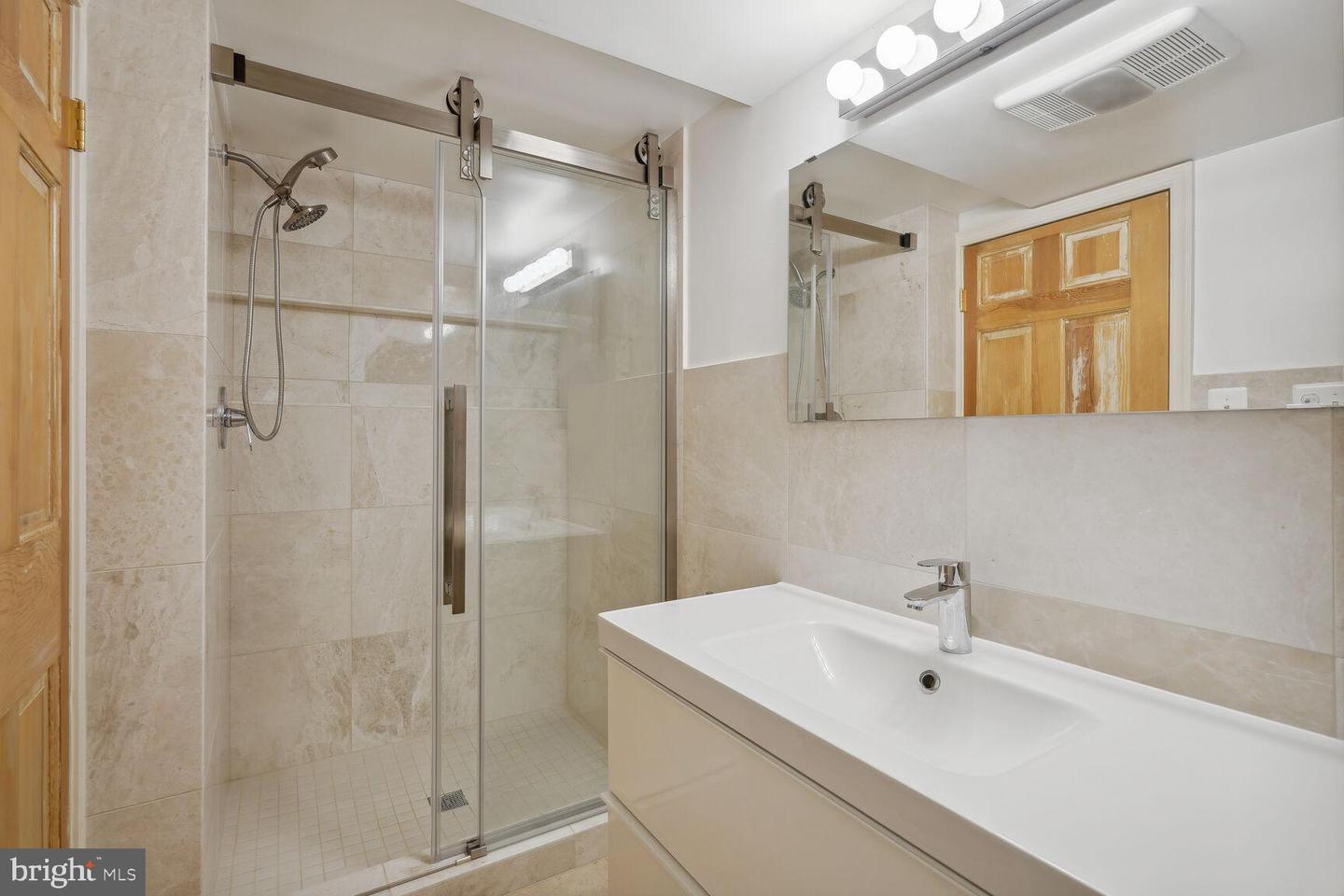11004 Luxmanor Rd