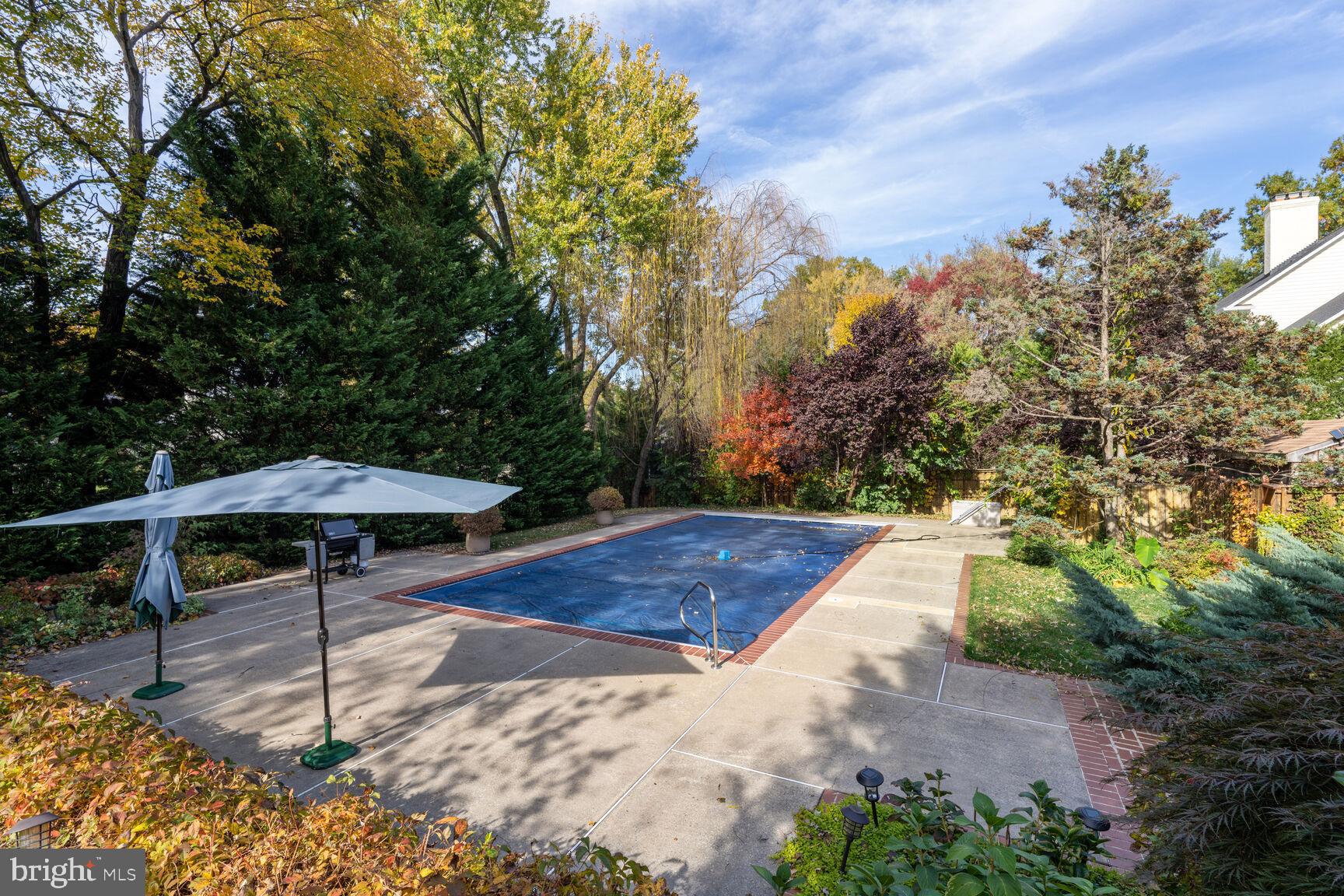 11004 Luxmanor Rd