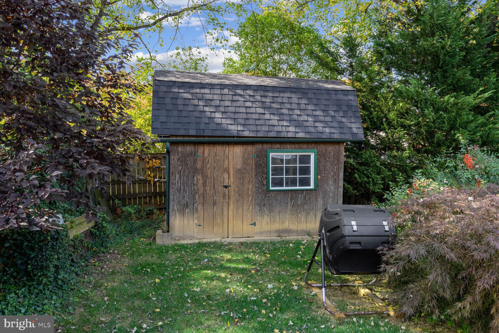 11004 Luxmanor Rd