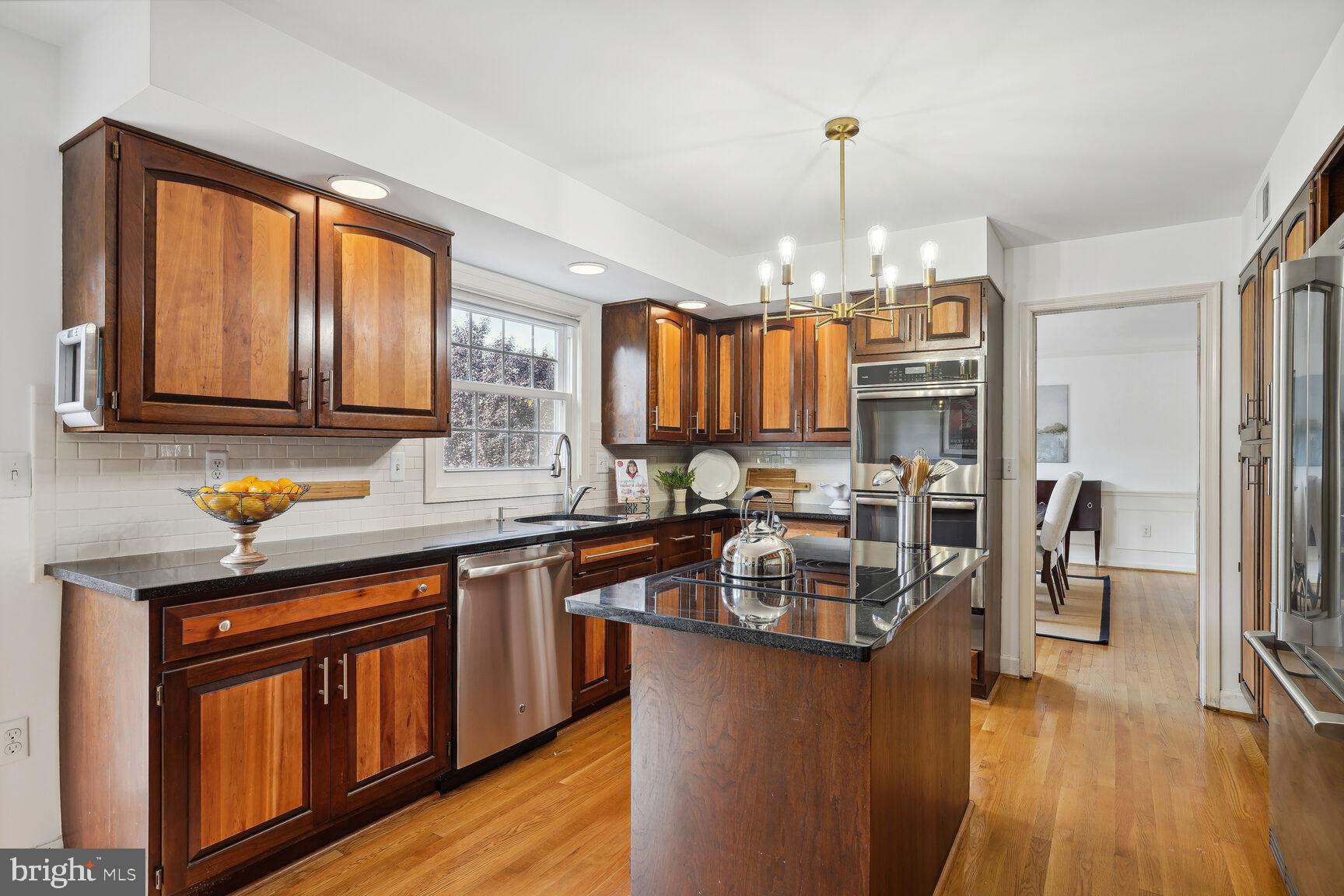 11004 Luxmanor Rd
