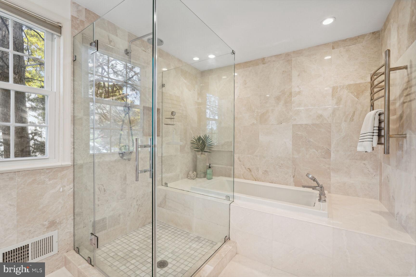 11004 Luxmanor Rd