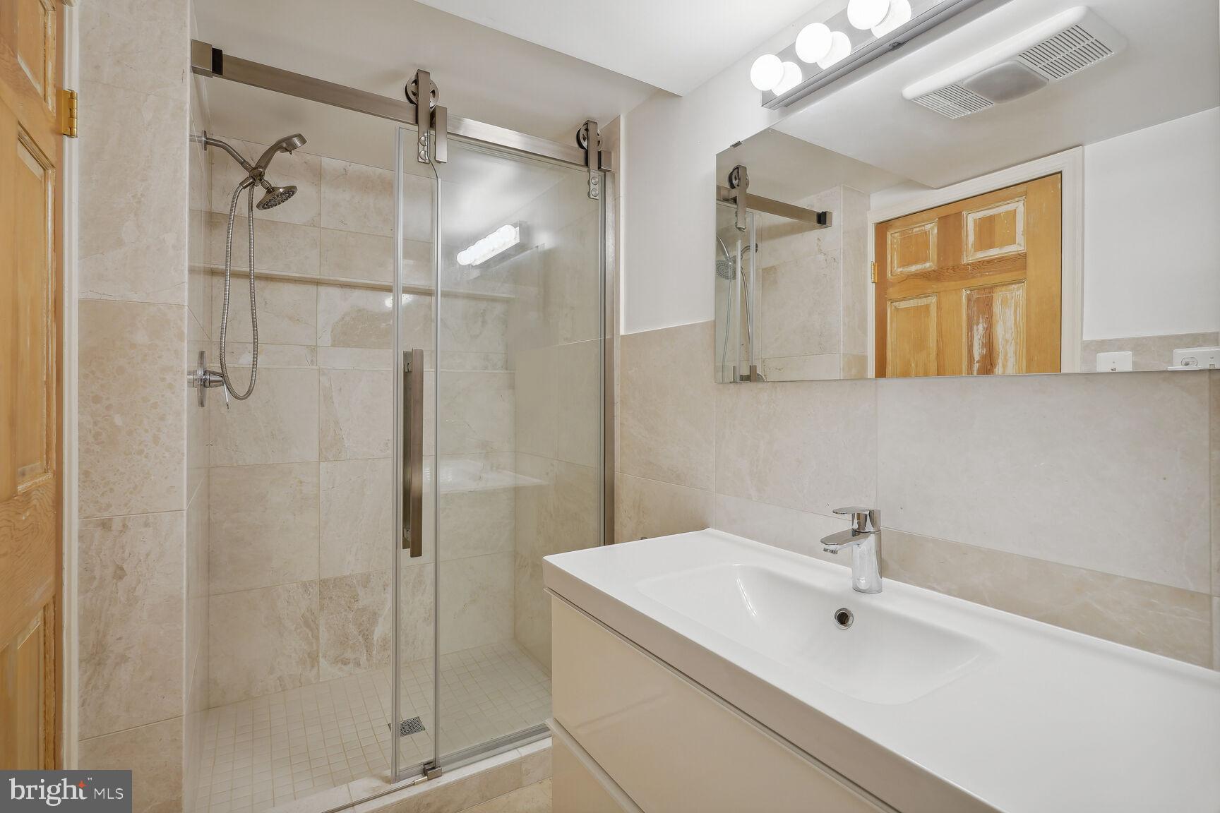 11004 Luxmanor Rd