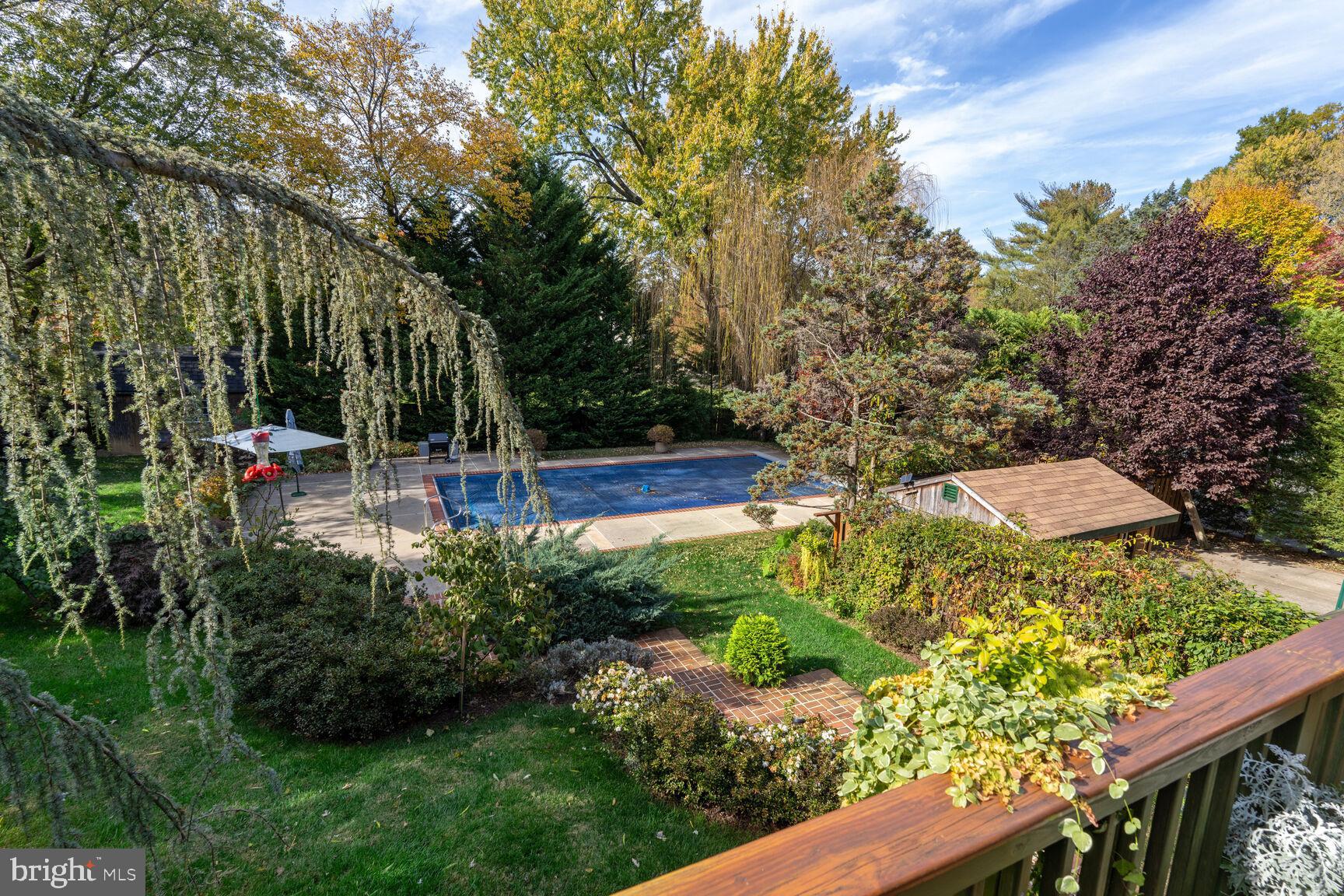 11004 Luxmanor Rd