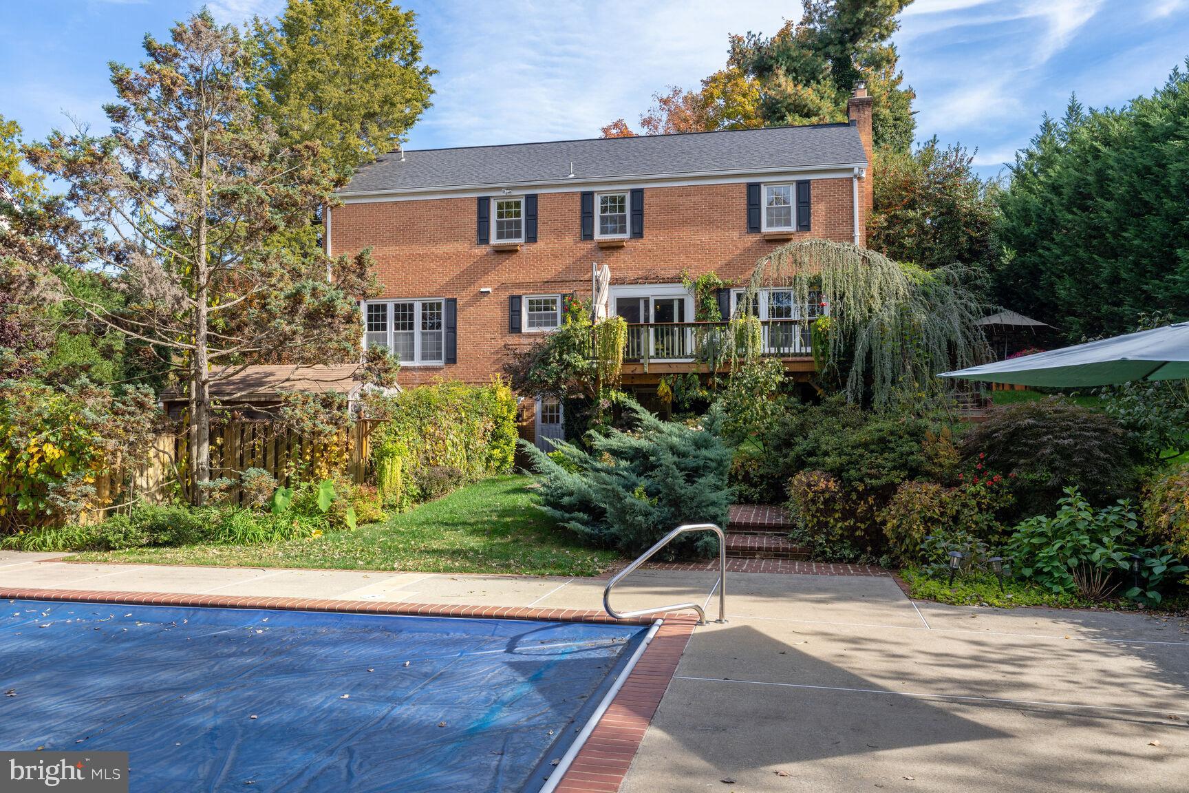 11004 Luxmanor Rd