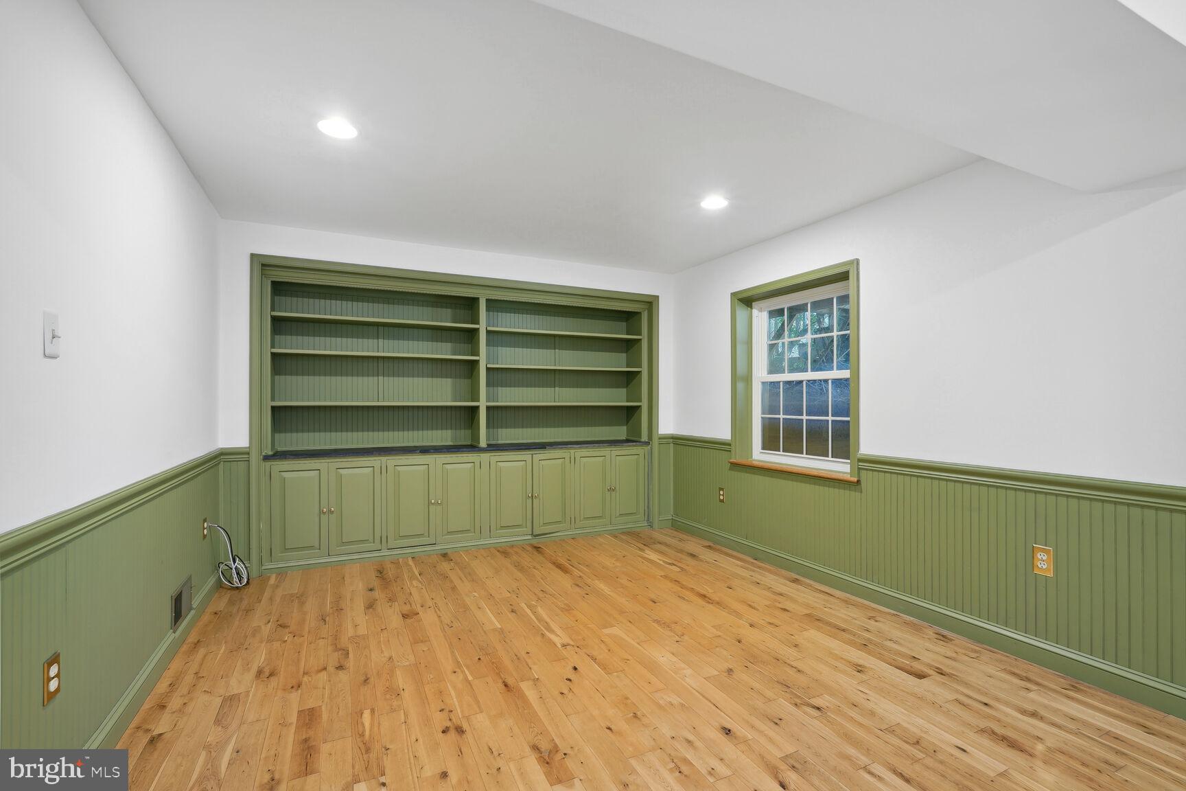 11004 Luxmanor Rd