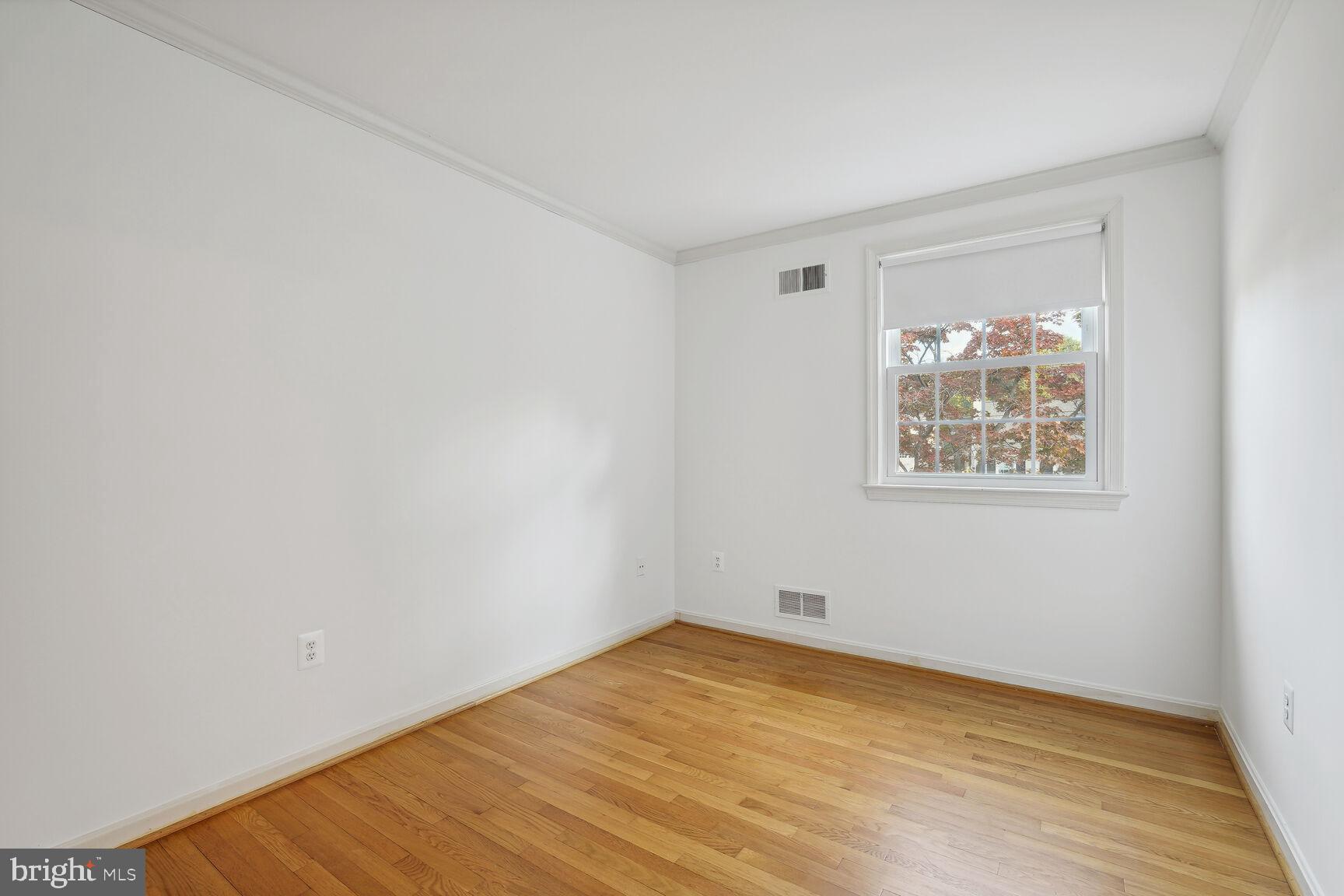 11004 Luxmanor Rd