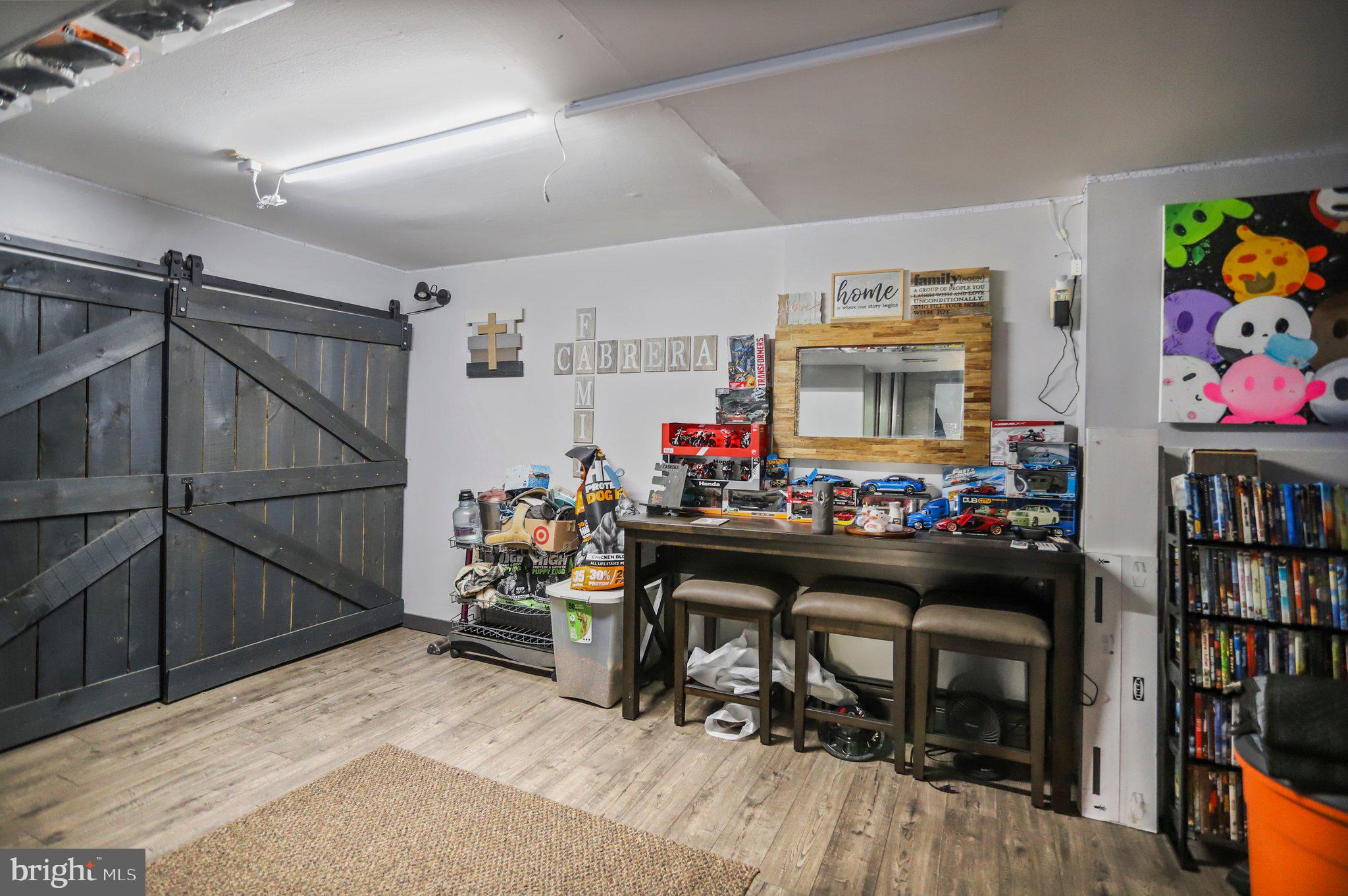 11210 White Barn Ct