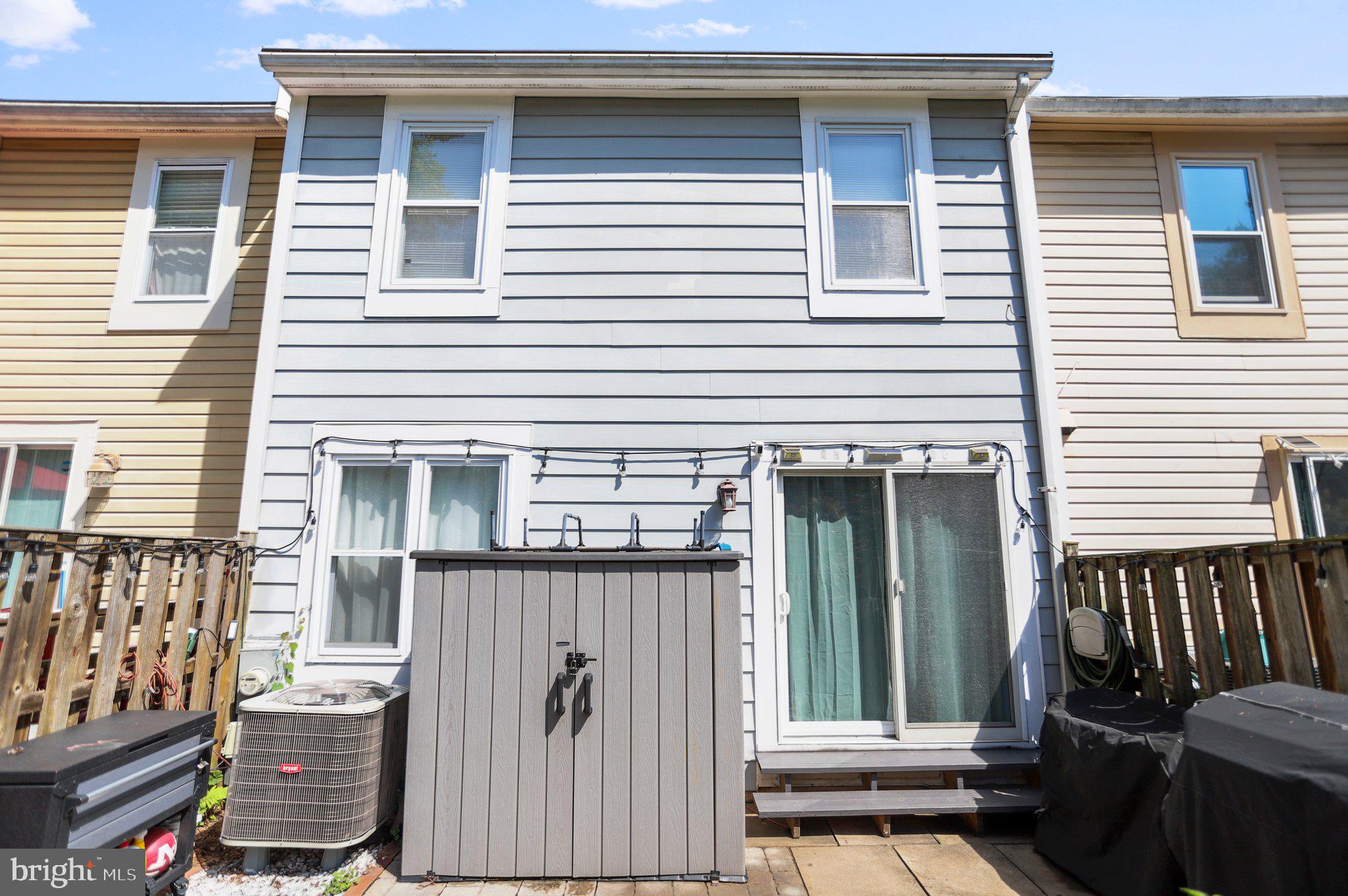 11210 White Barn Ct