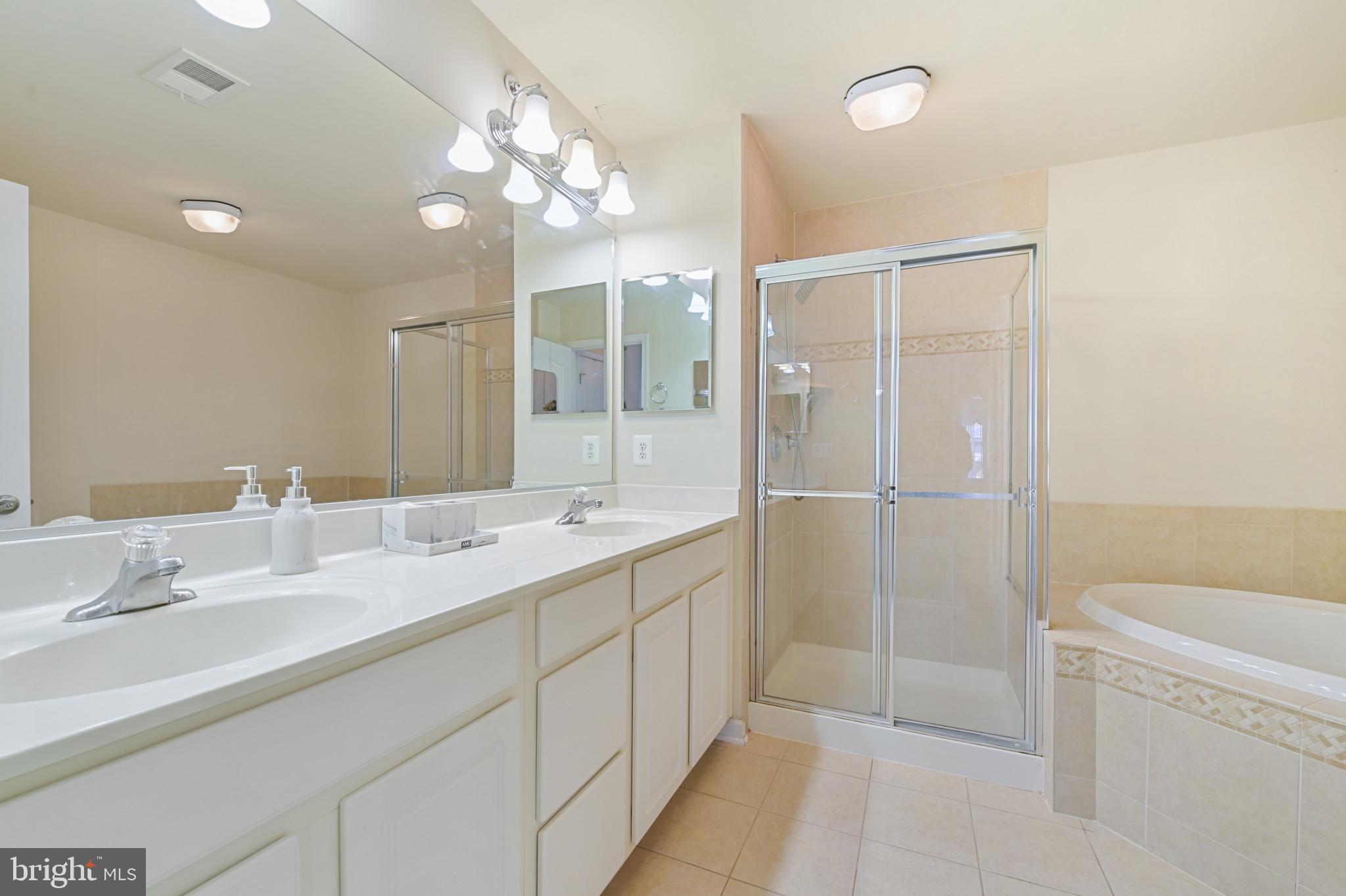 11704 Leesborough Cir