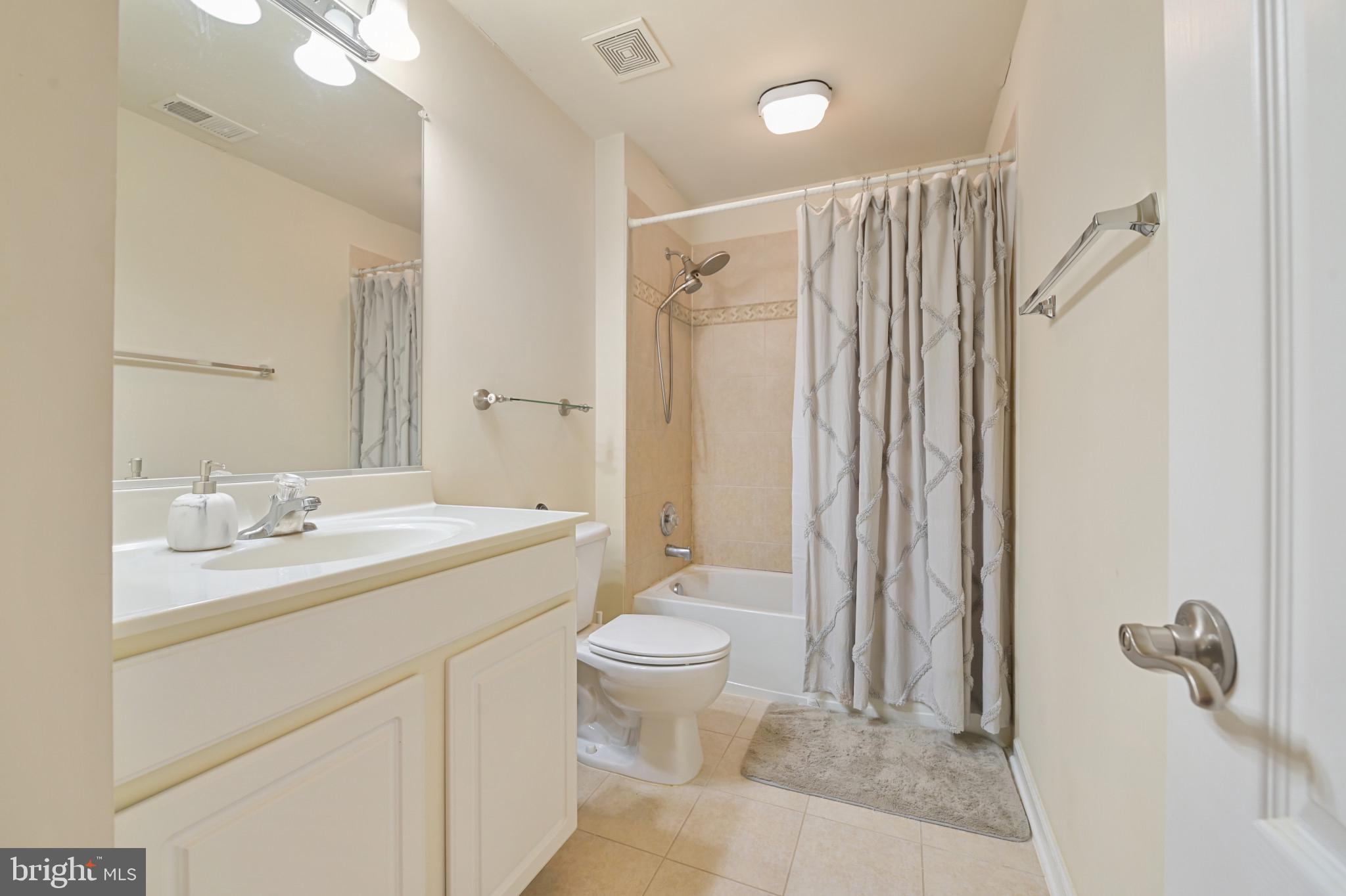 11704 Leesborough Cir