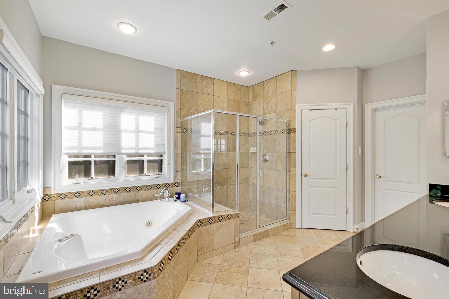 6111 Rosemont Cir