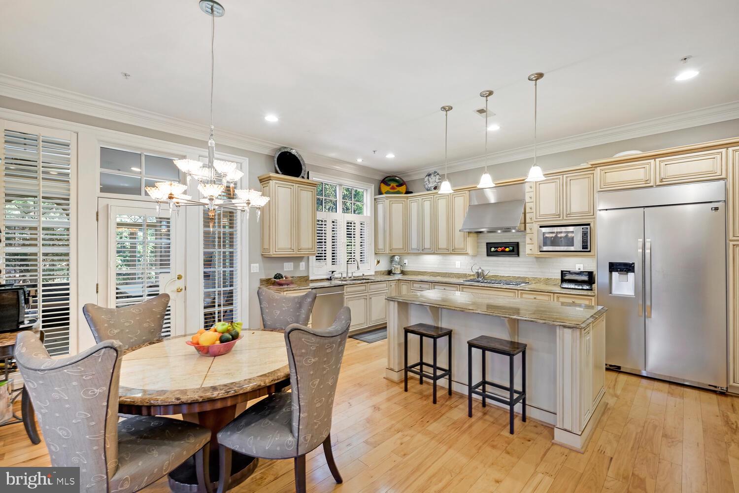 6111 Rosemont Cir